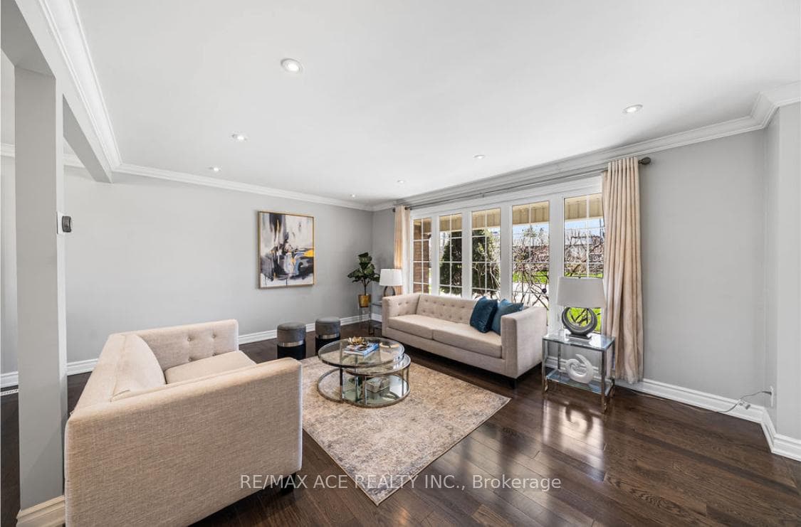 6 Oldborough Circle photo 5