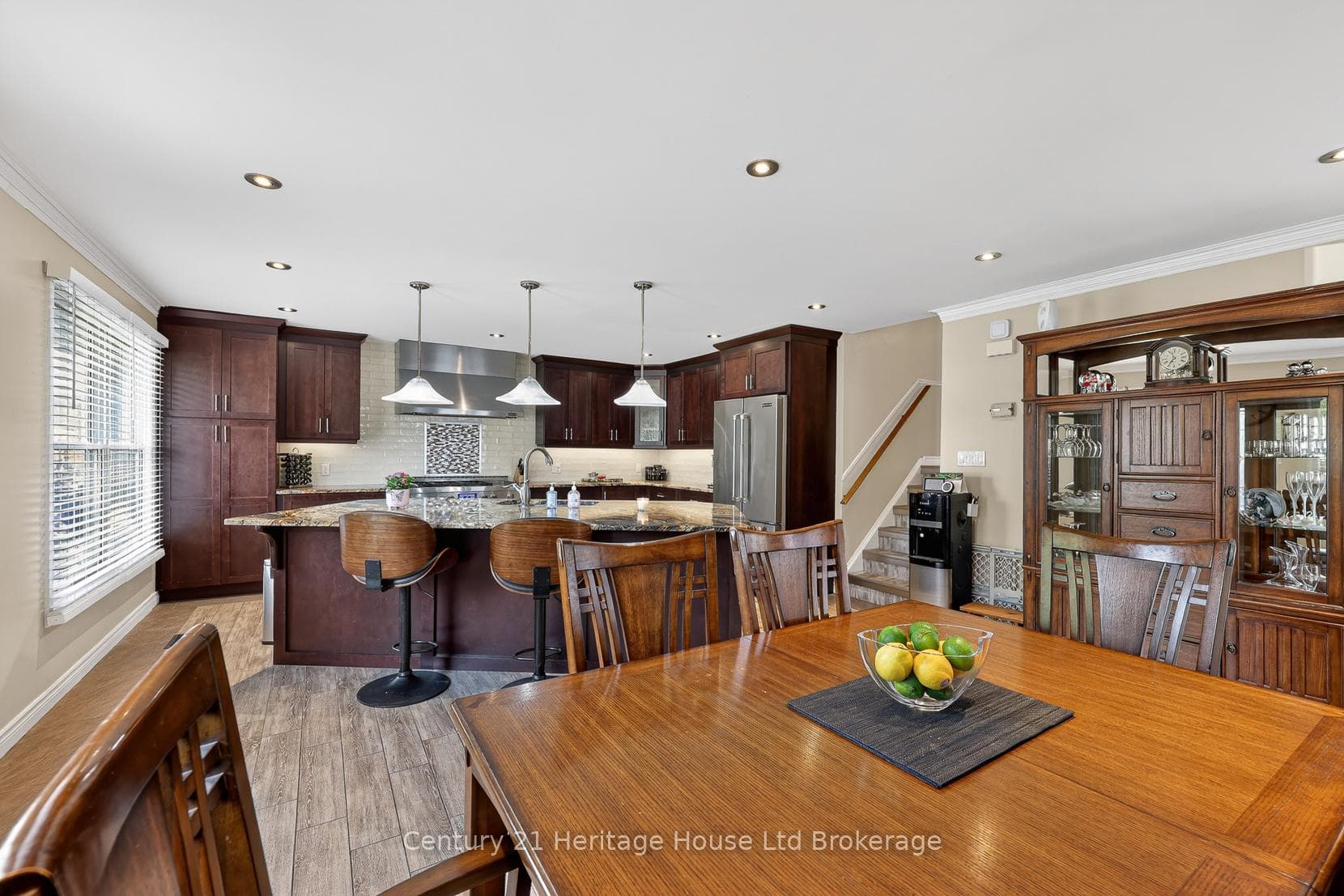 481 Ojibway Street photo 17