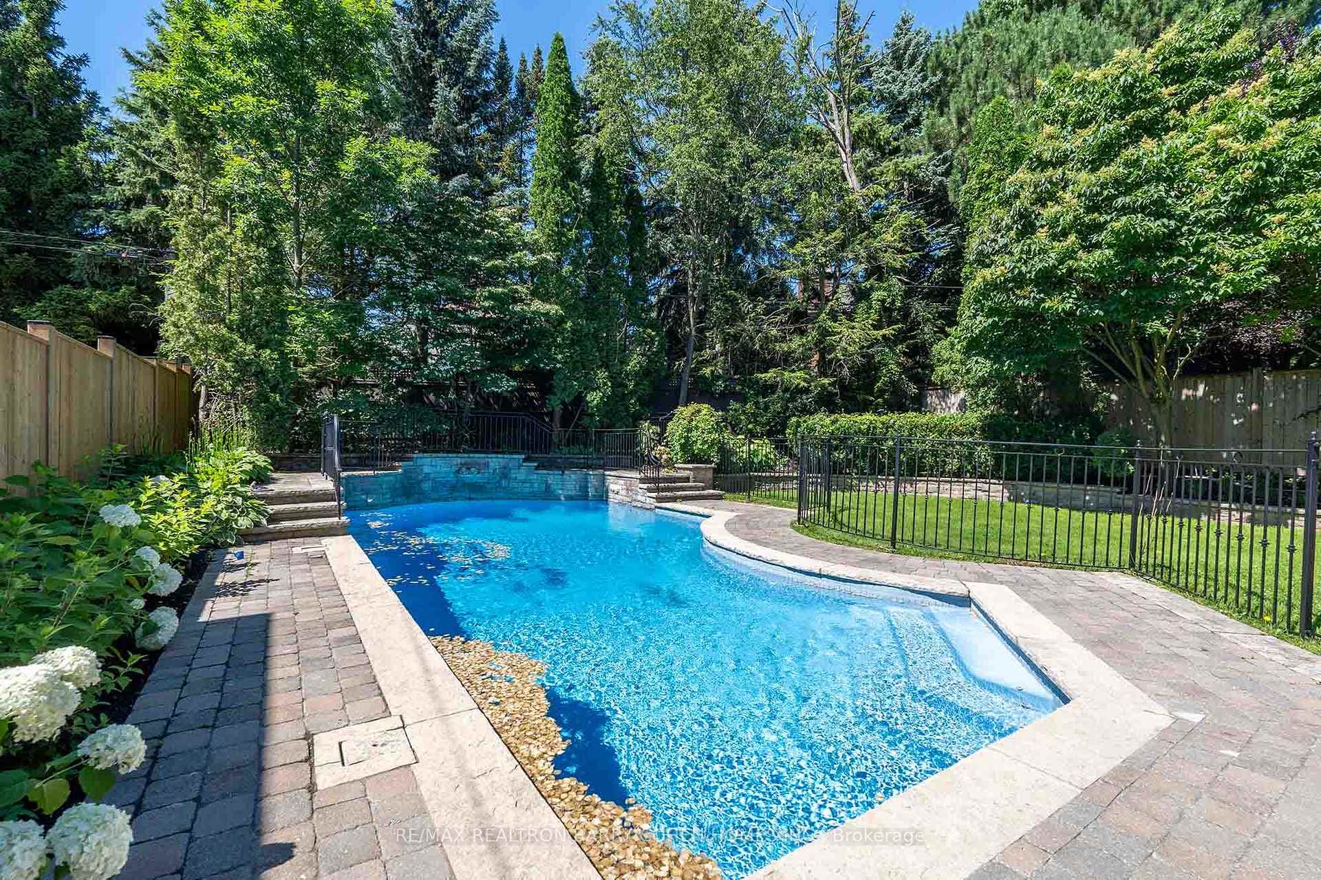 230 Dunvegan Road photo 45