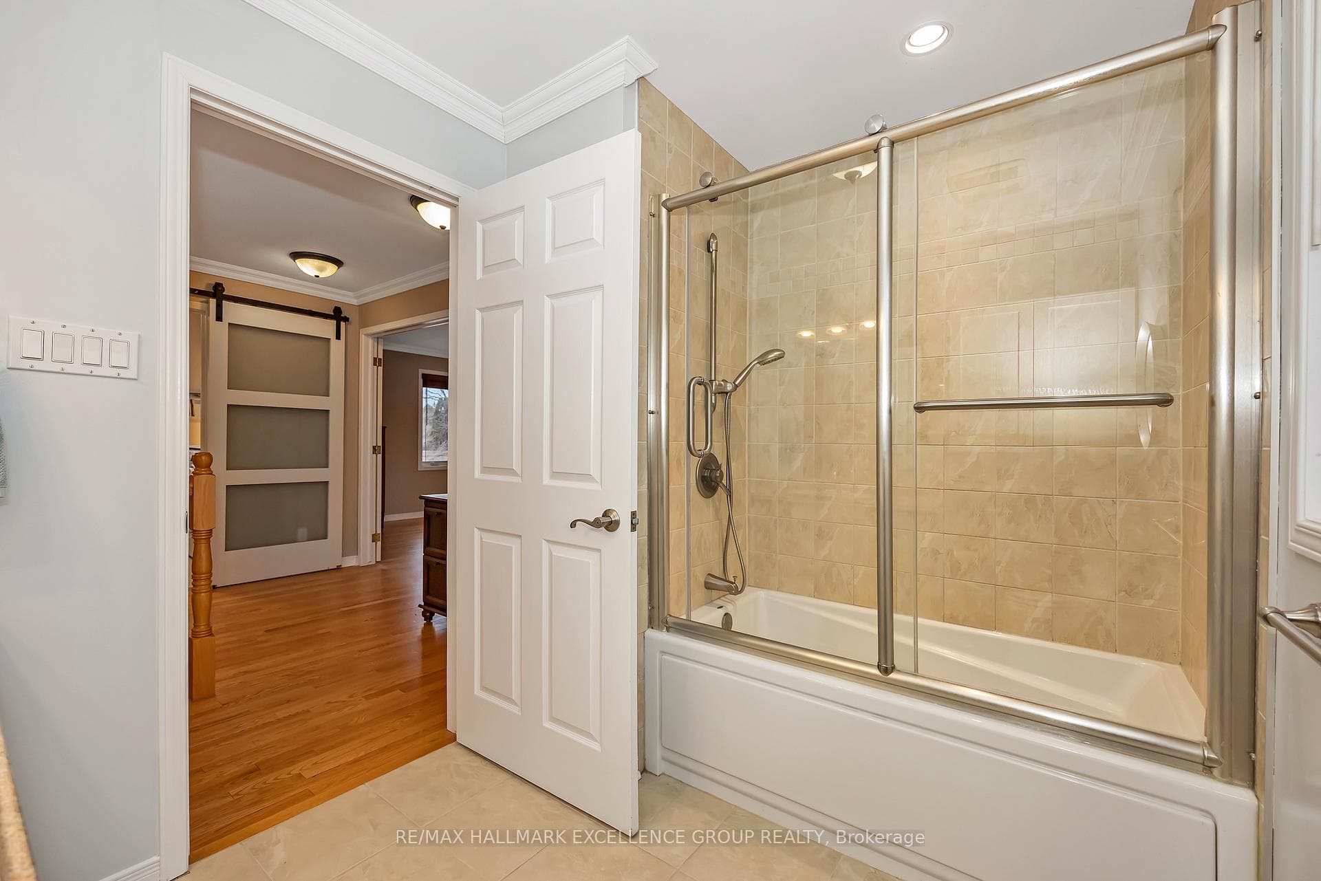 2691 Colman Street photo 29