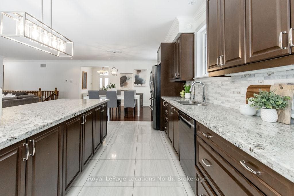 54 ROYAL BEECH Drive photo 20