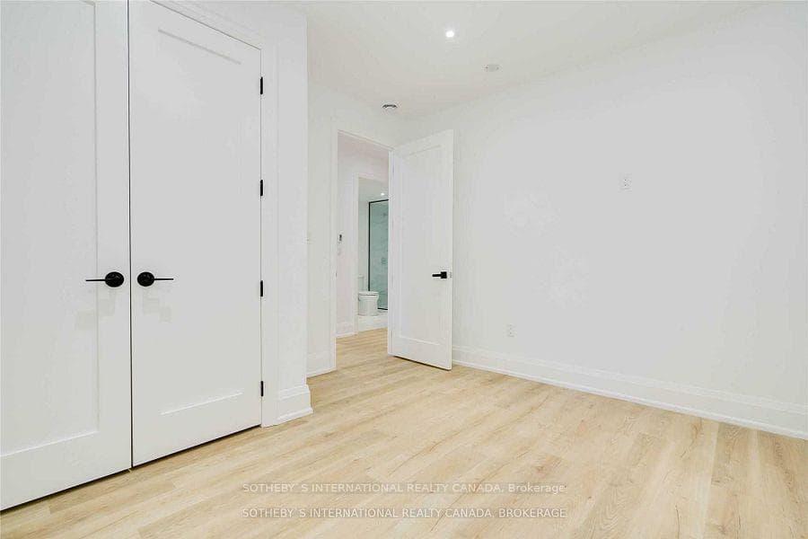 131 Alberta Avenue photo 14