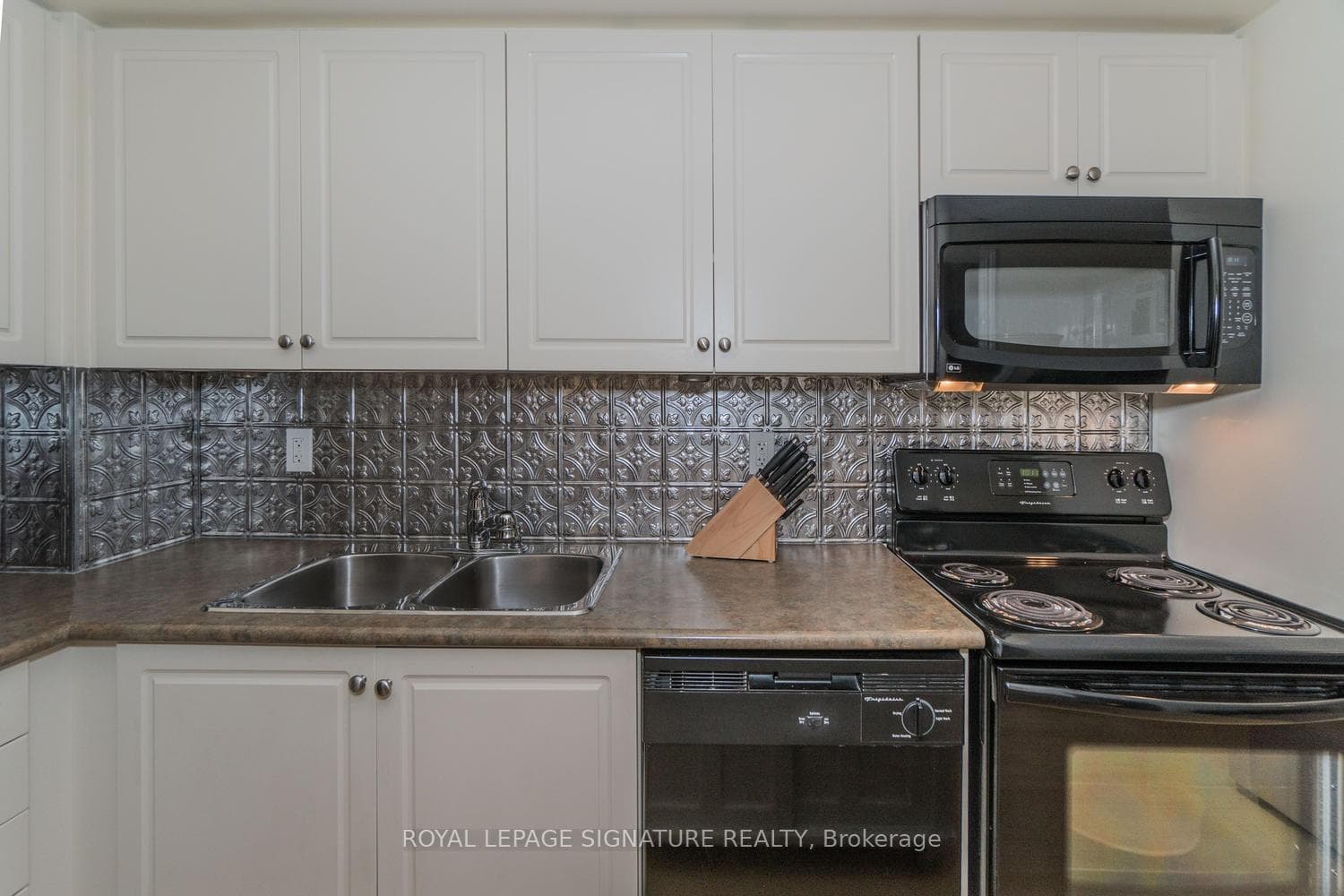 1050 The Queensway N/A Unit 313 photo 11