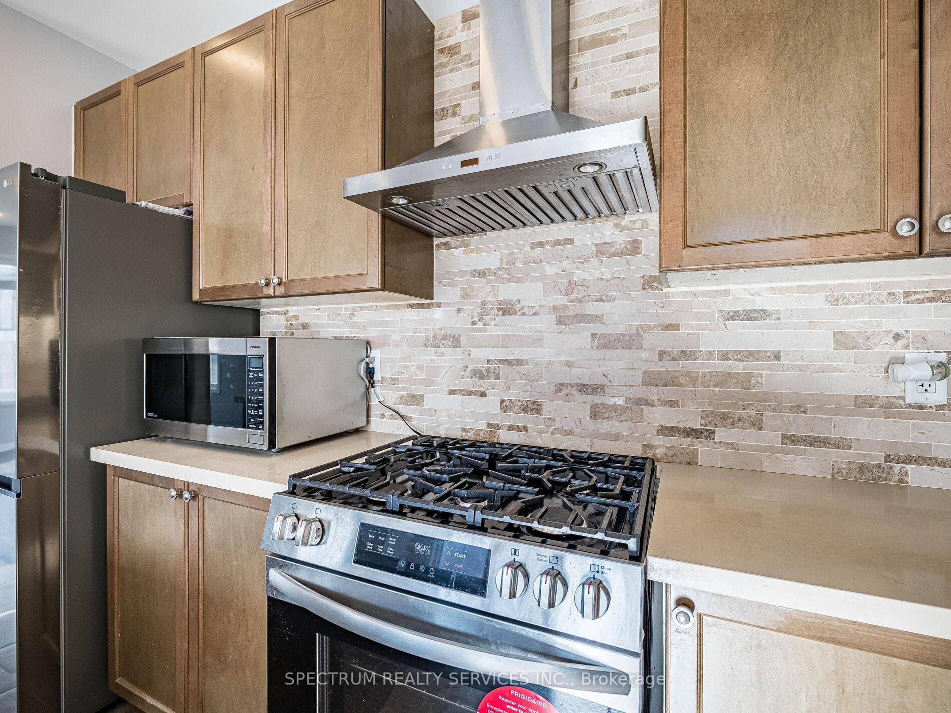 416 Gooch Crescent photo 20