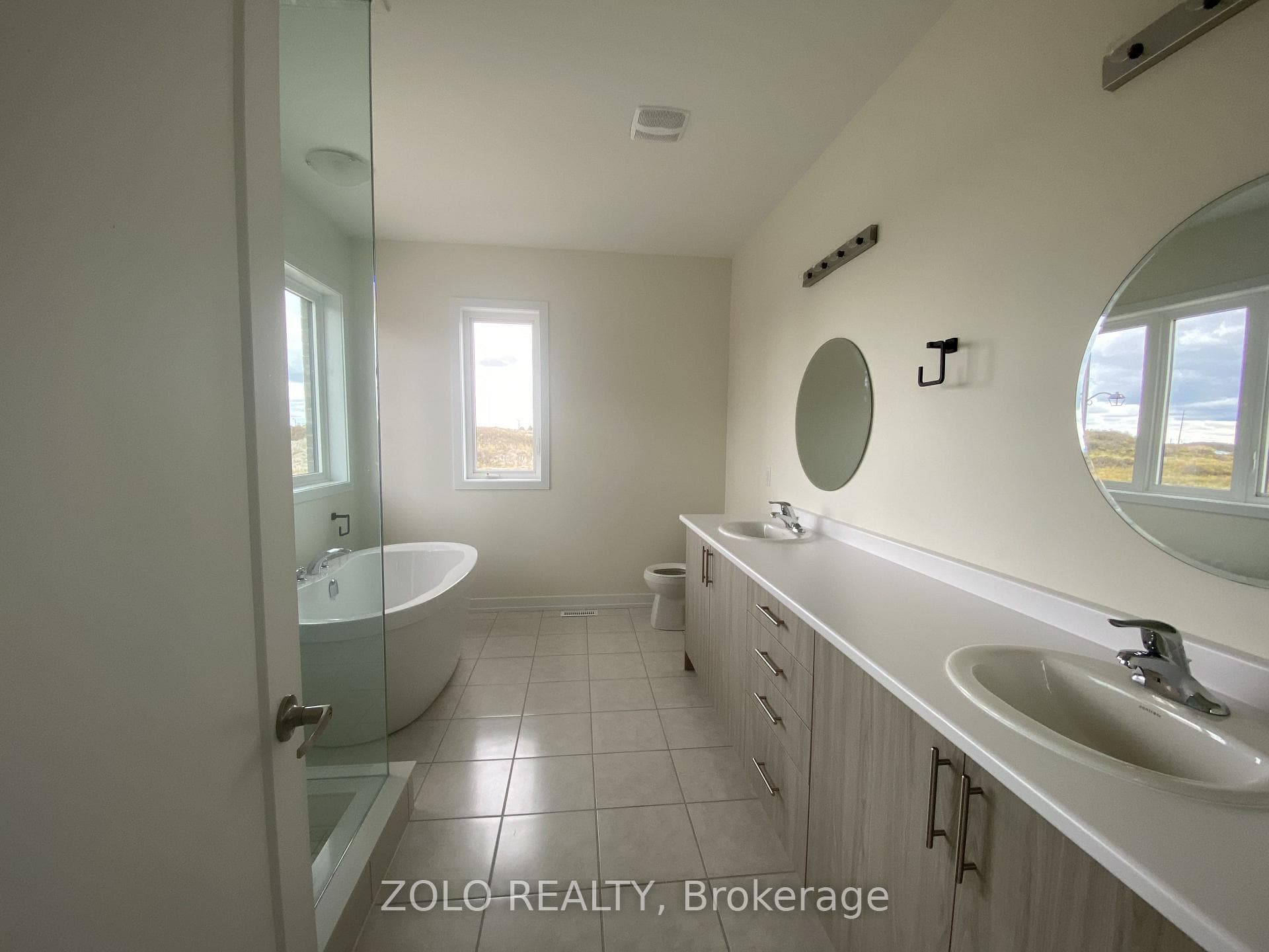 2146 Hallandale Street photo 13