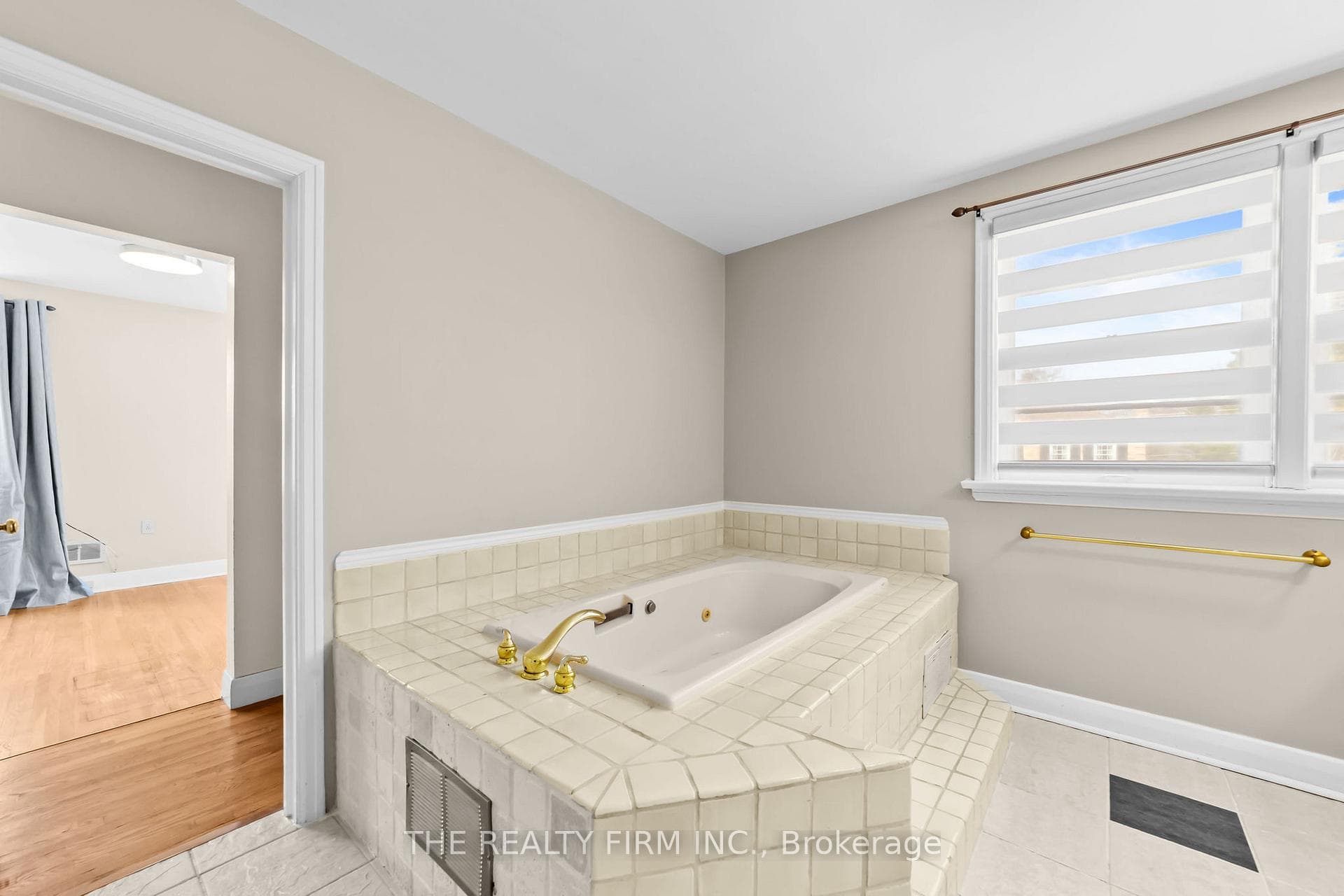 15 Mayfair Drive photo 35