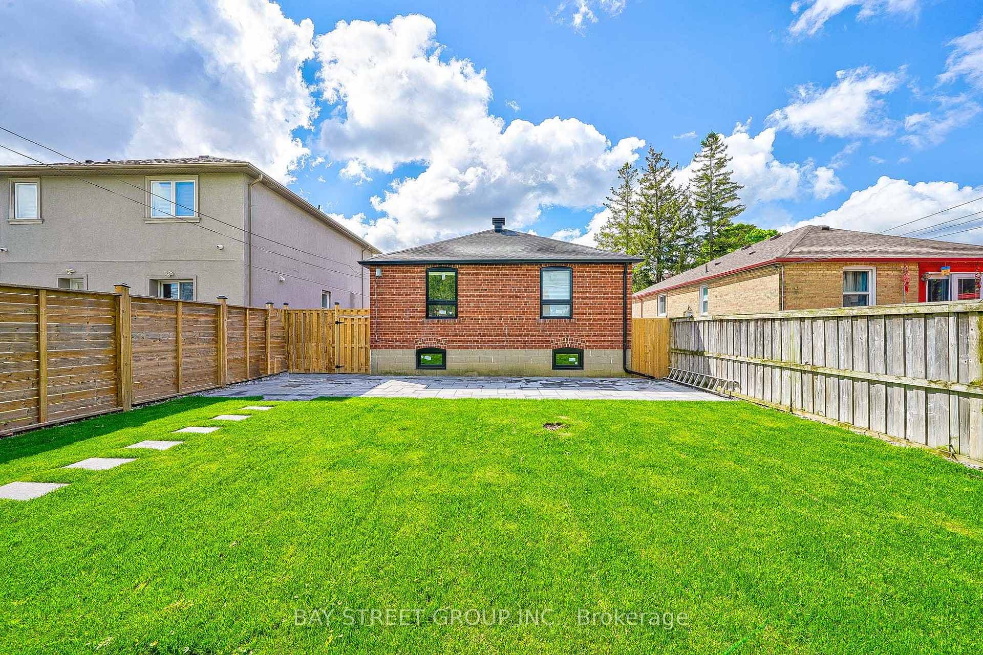 20 Janet Boulevard photo 34