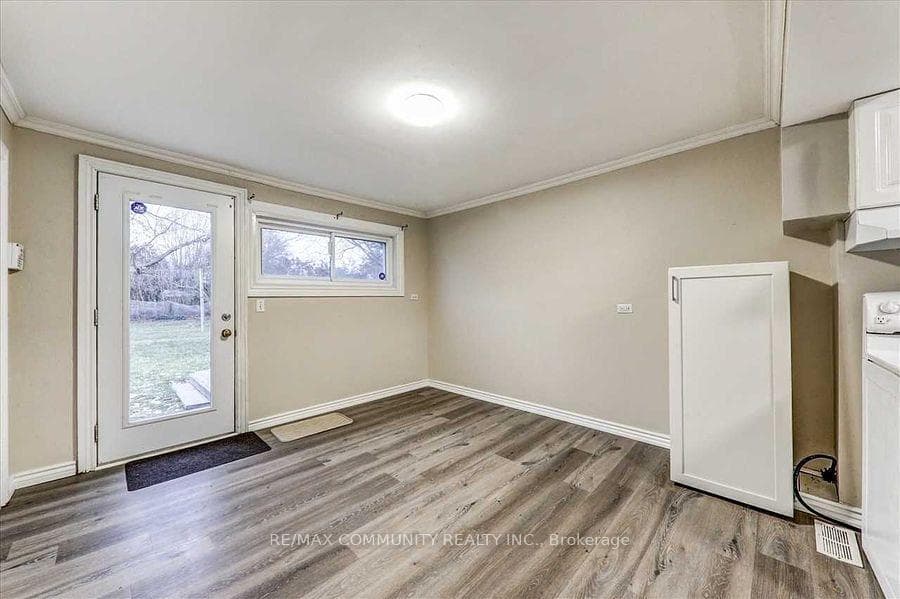 808 Dundas Street photo 11