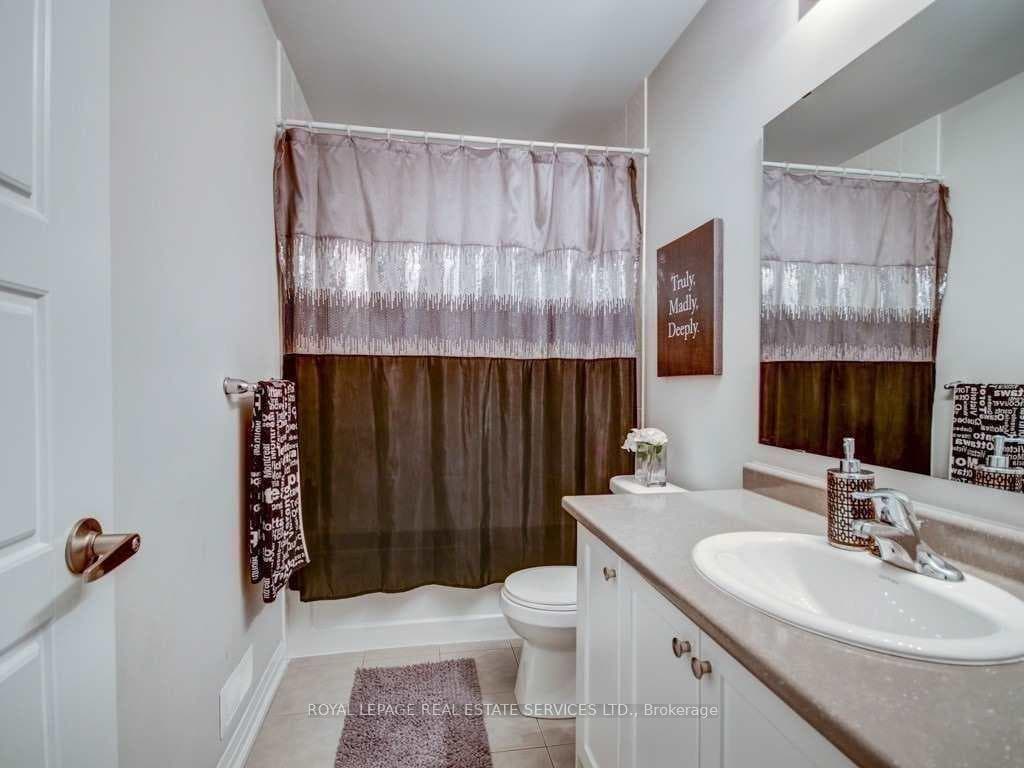 786 Banks Crescent photo 17