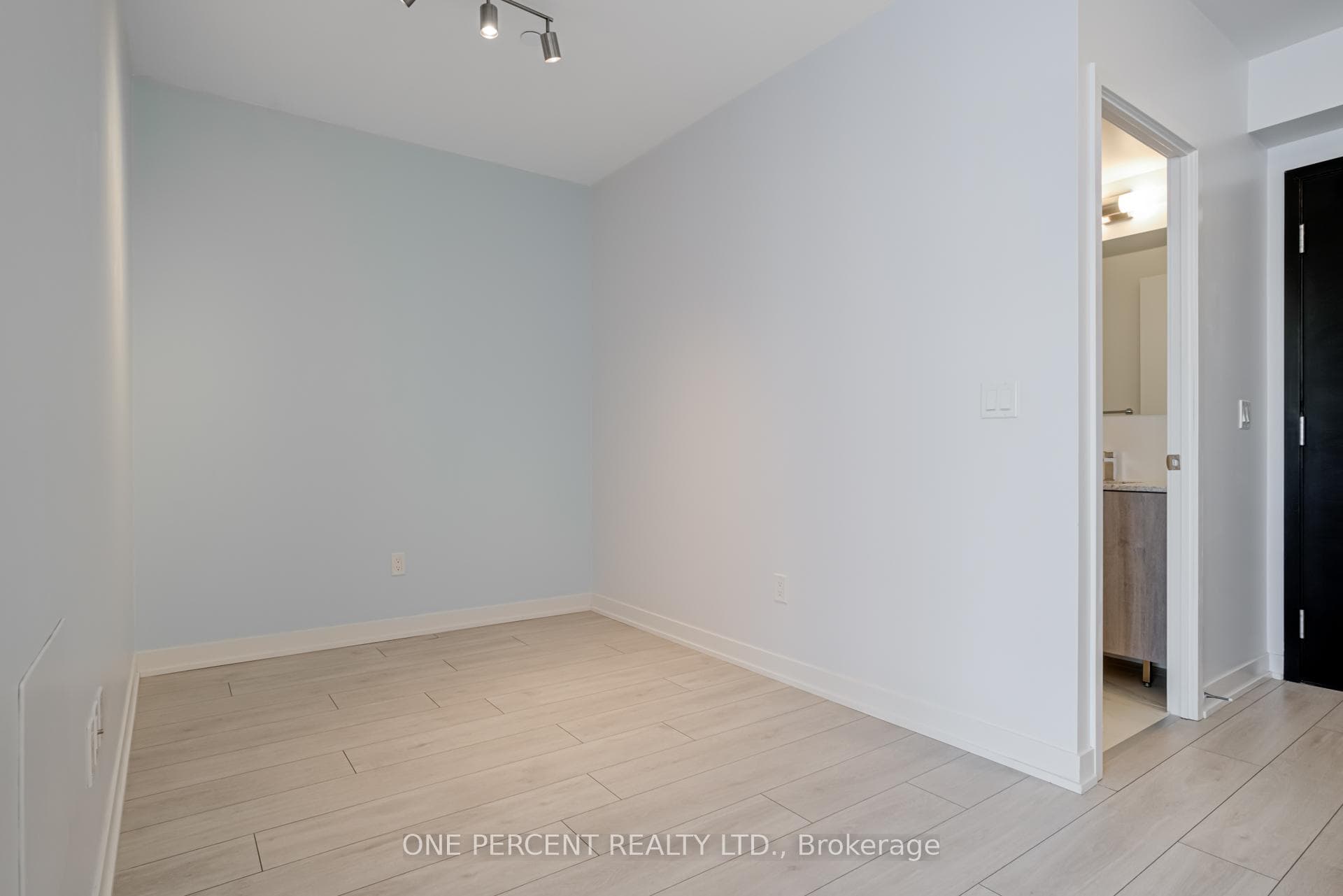 31 Tippett Road Unit 660 photo 34