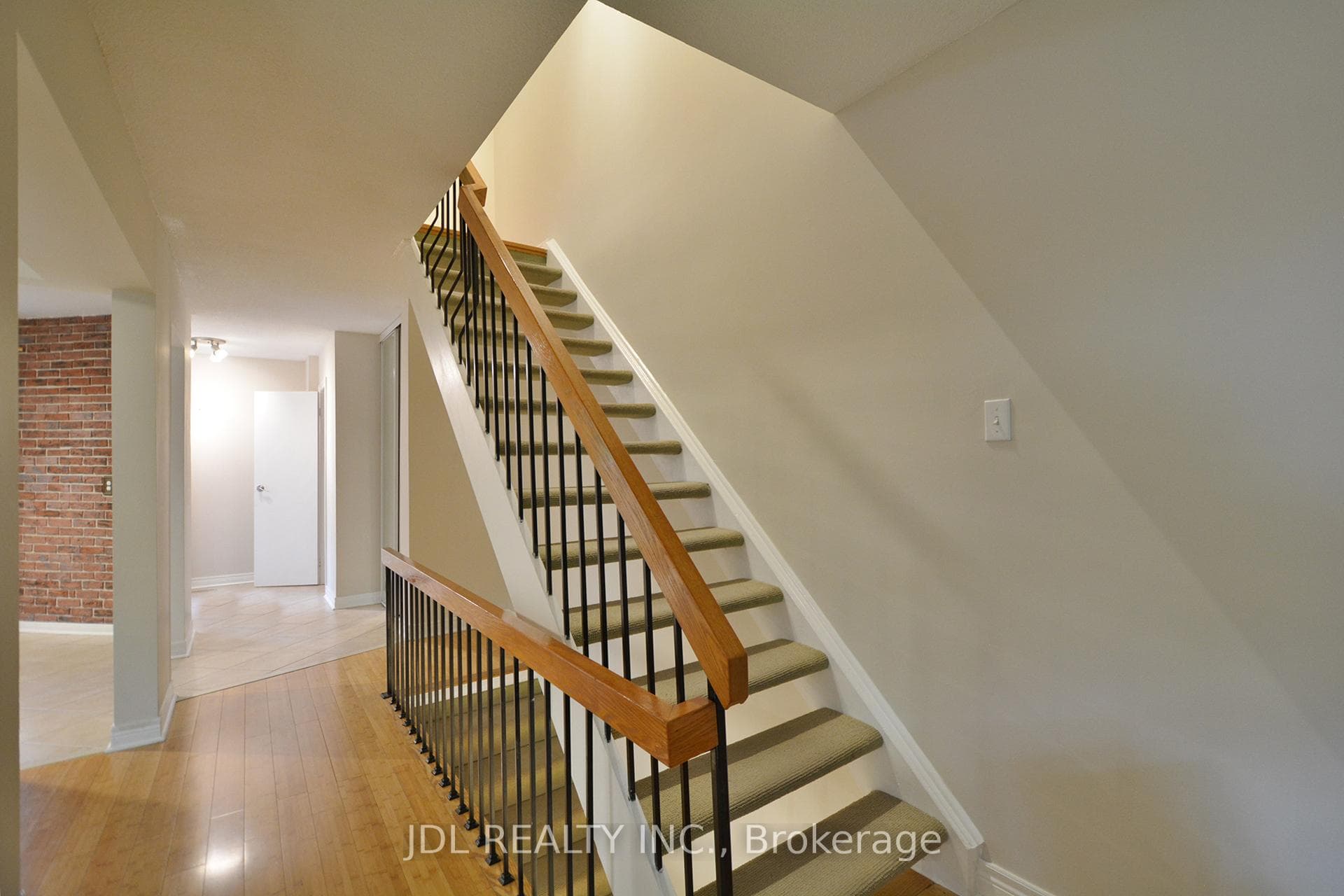 1550 Grosvenor Street Unit 21 photo 15