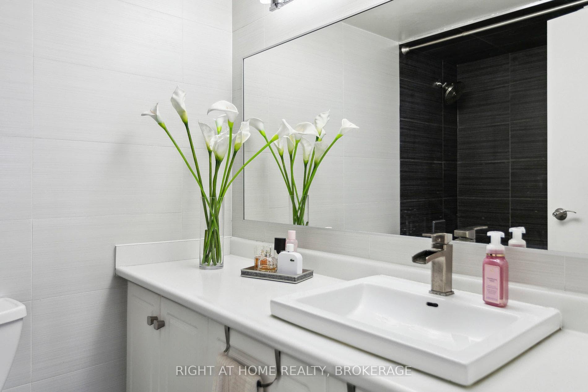 1333 Bloor Street Unit 901 photo 37