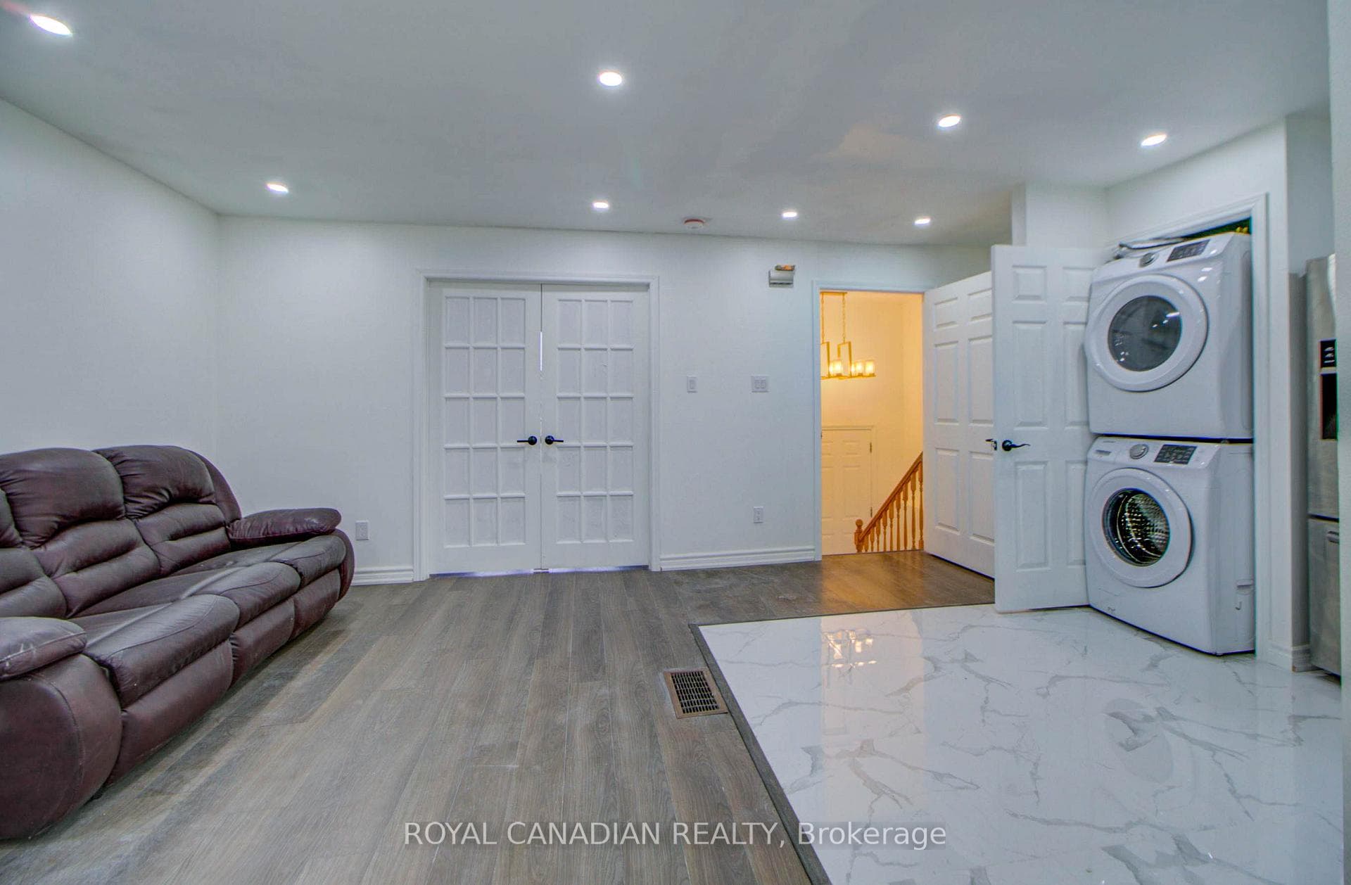 2586 Foxmeadow Road photo 17
