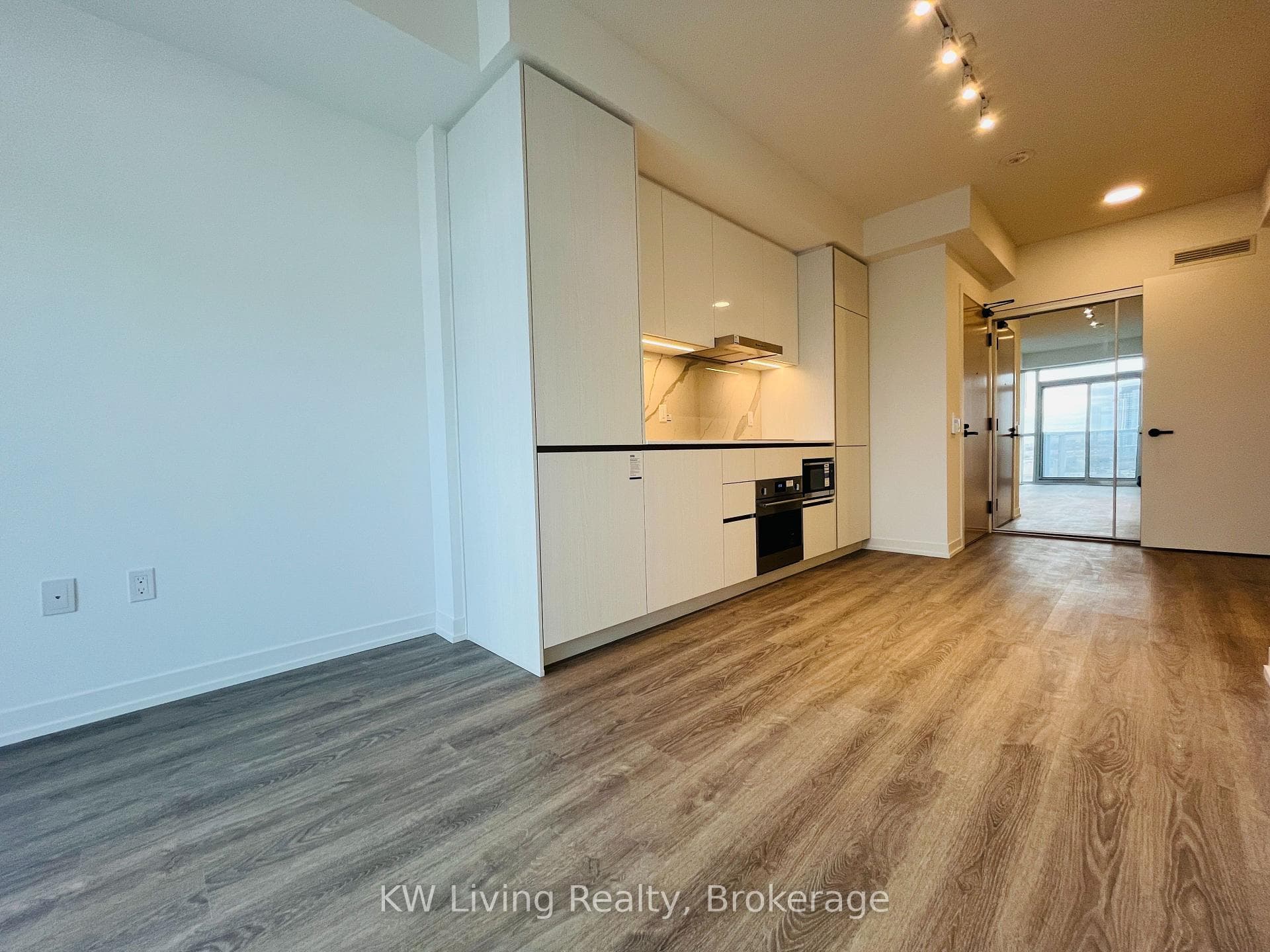8 Interchange Way Unit 808 photo 2