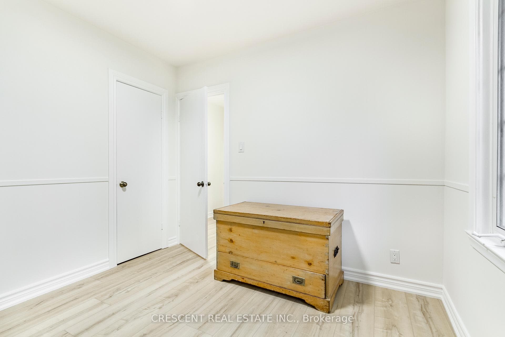 1298 Lewisham Drive photo 23