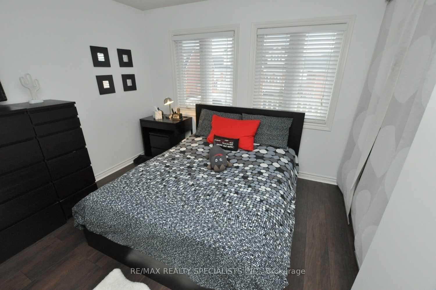 1701 Lampman Avenue Unit 807 photo 6