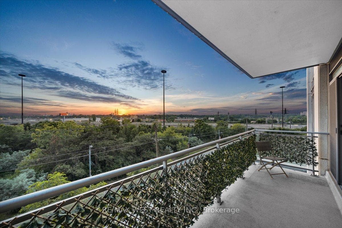2119 Lake Shore Boulevard Unit 604 photo 13