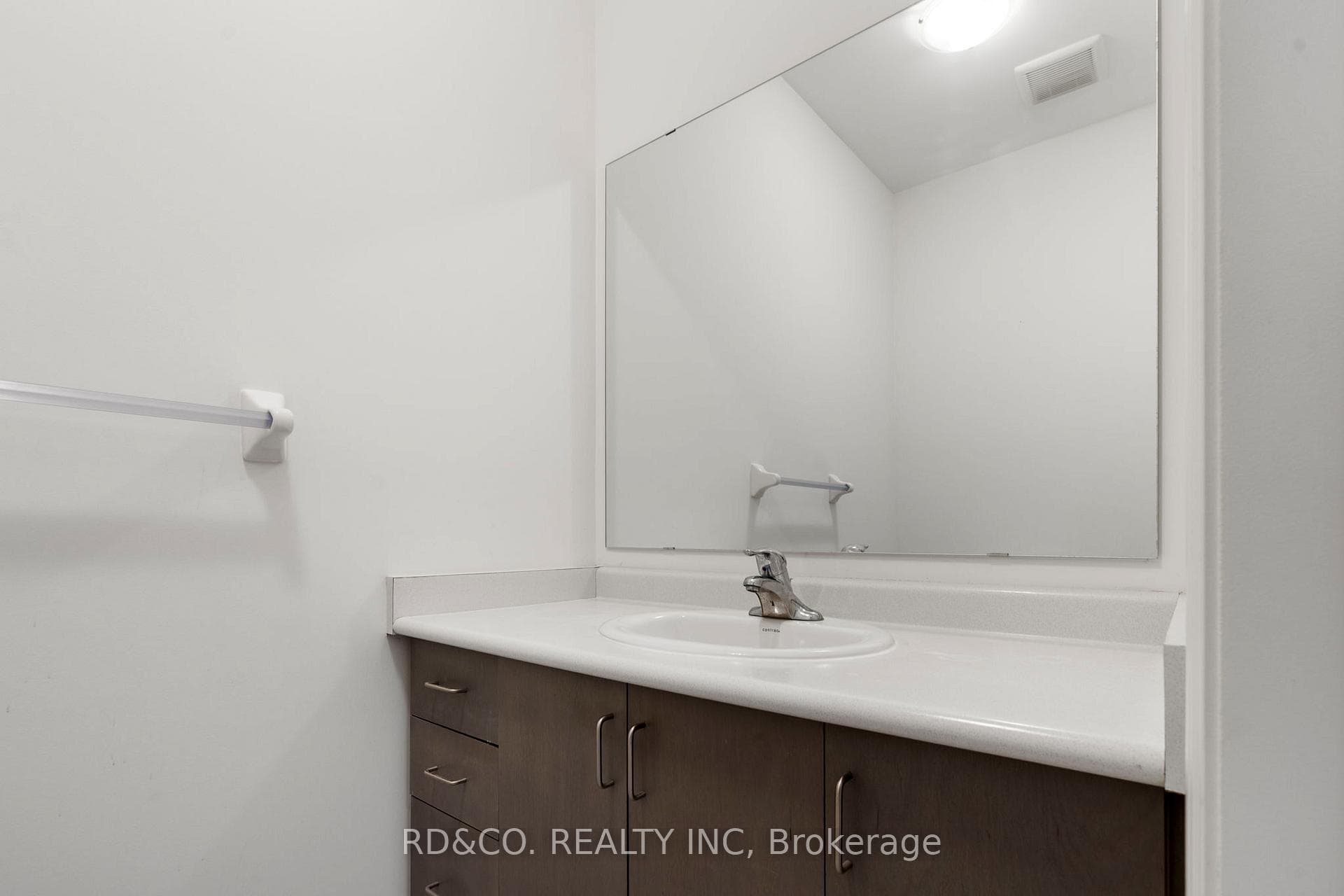 65 Markview Road photo 5