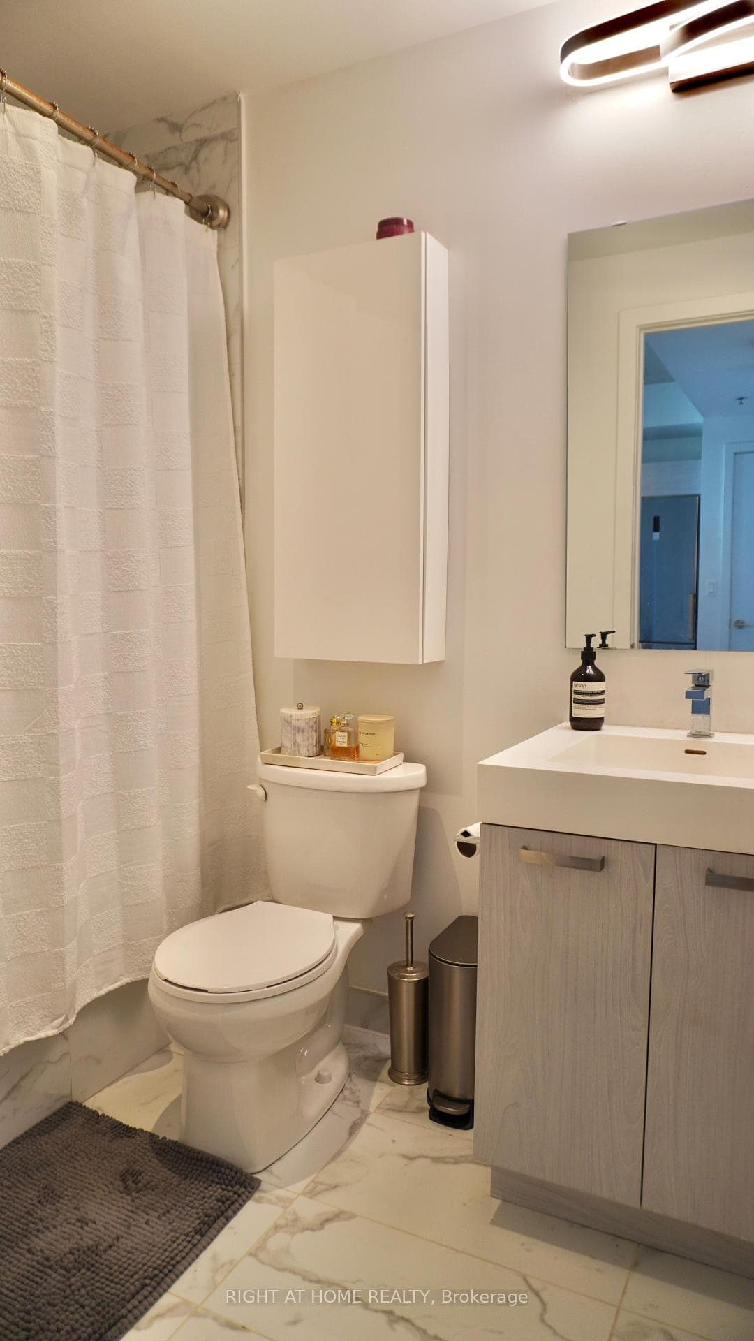 203 Catherine Street Unit 1804 photo 13