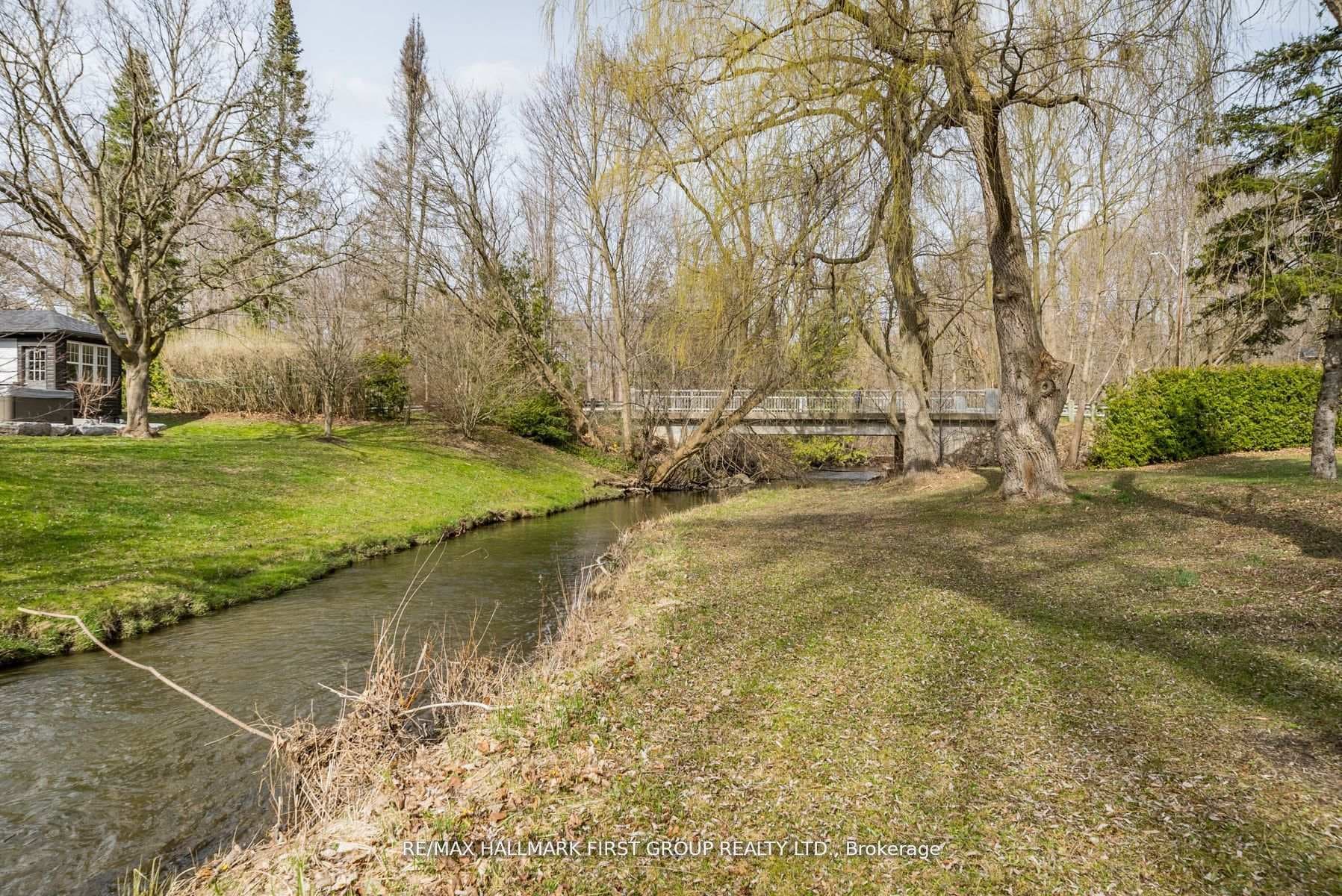 22 Kinsmen Court photo 32