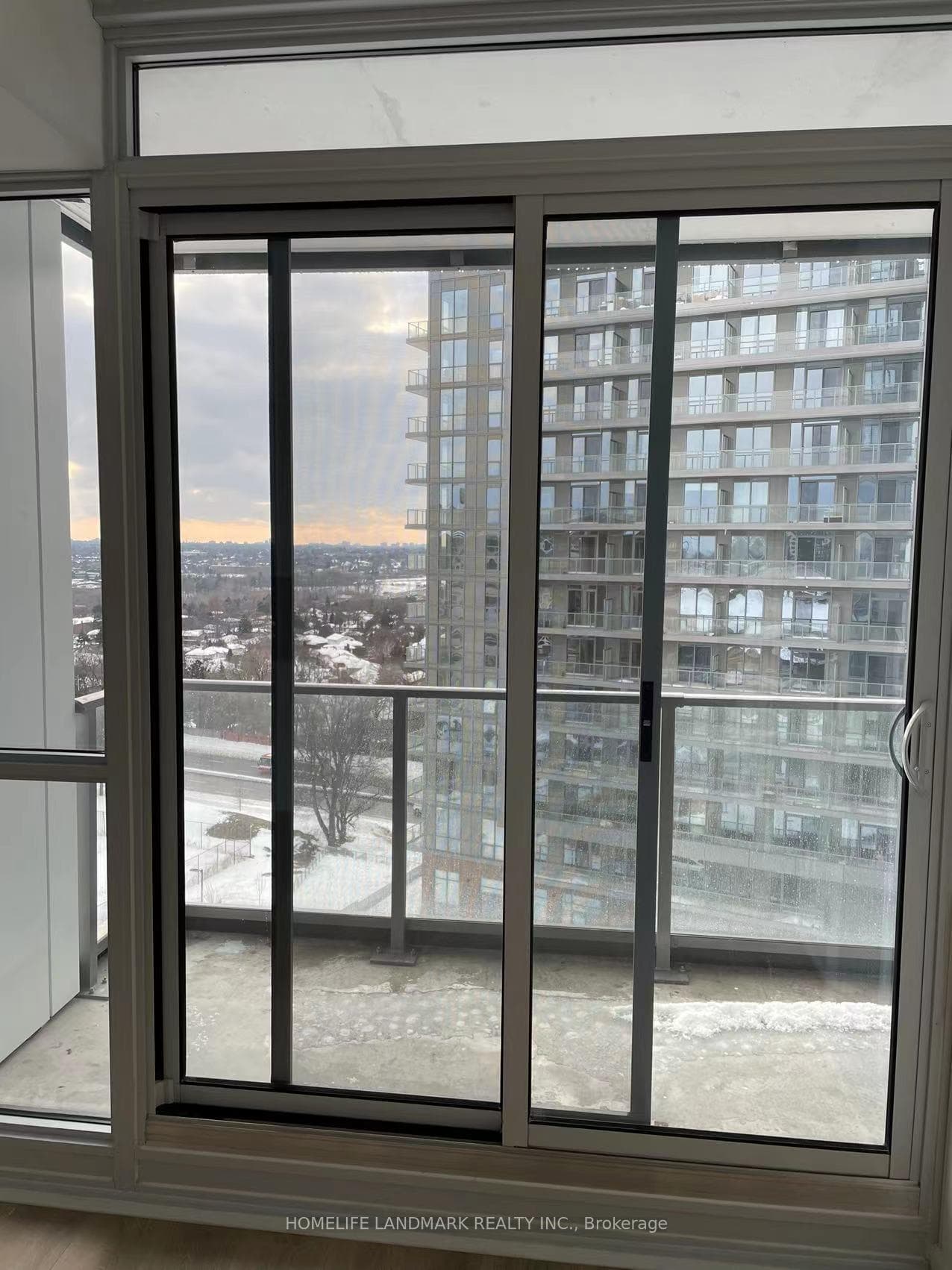 32 forest manor Road Unit 811 photo 11