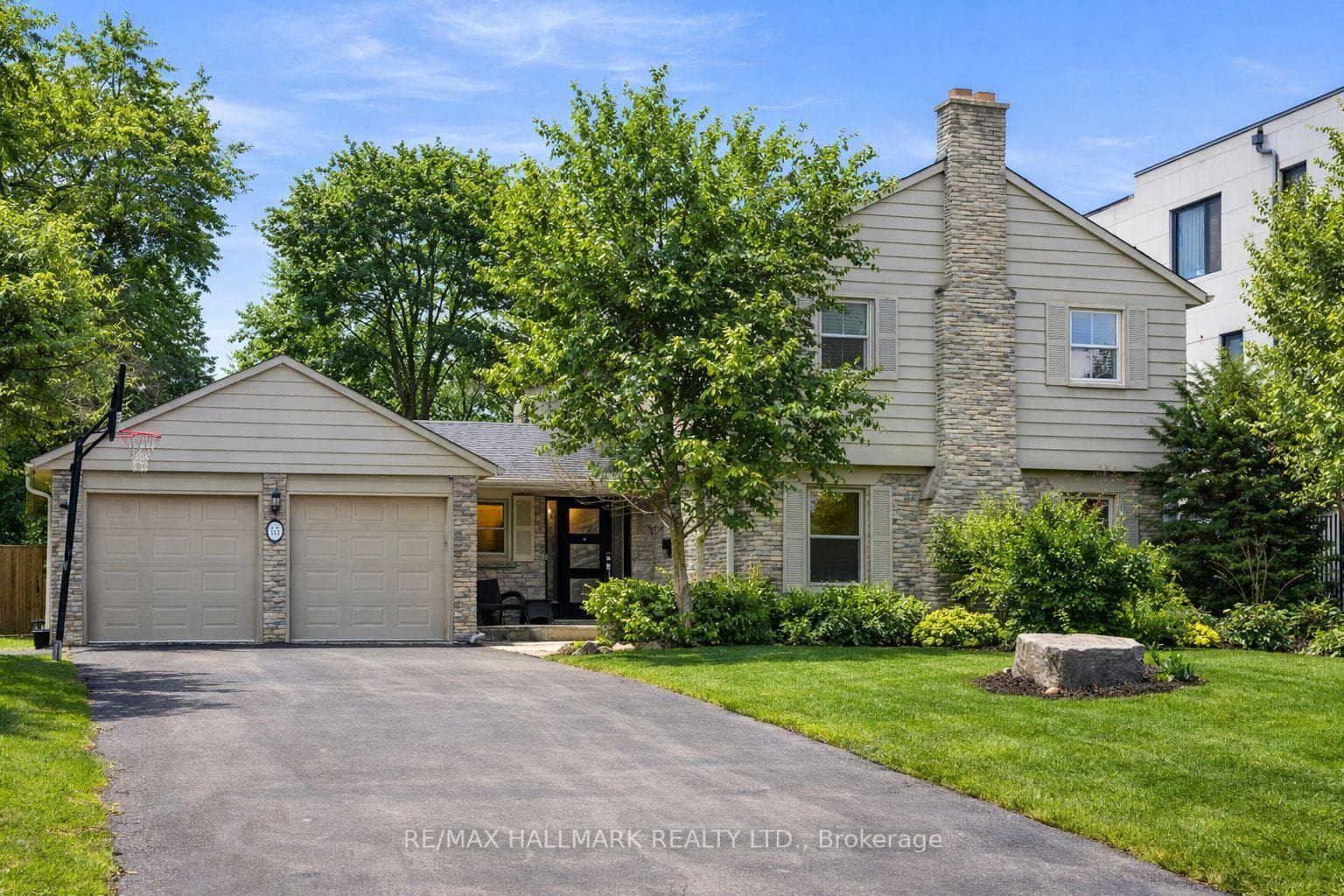 55 Riverside Boulevard photo 1