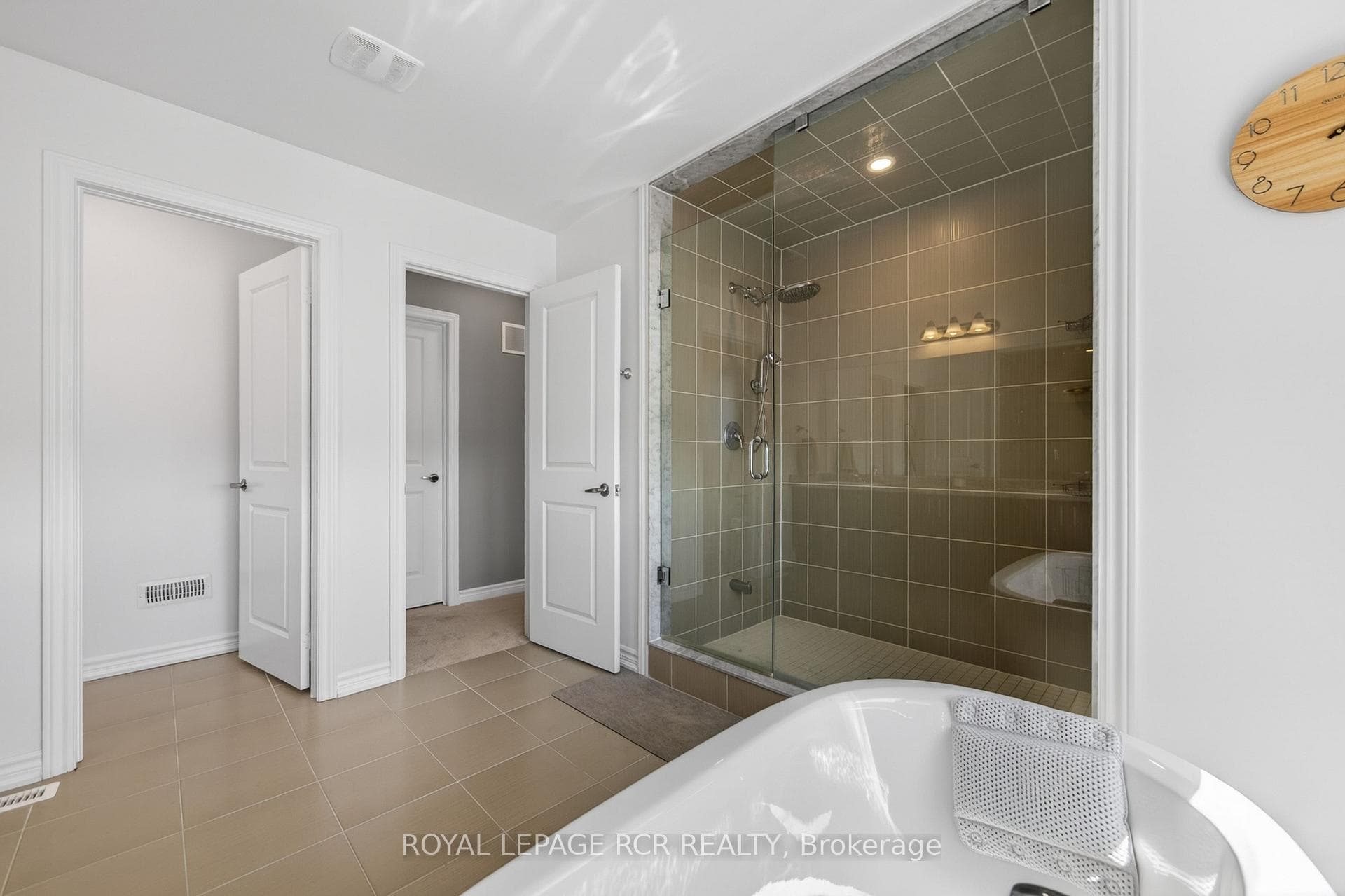 375 Russell Street photo 12