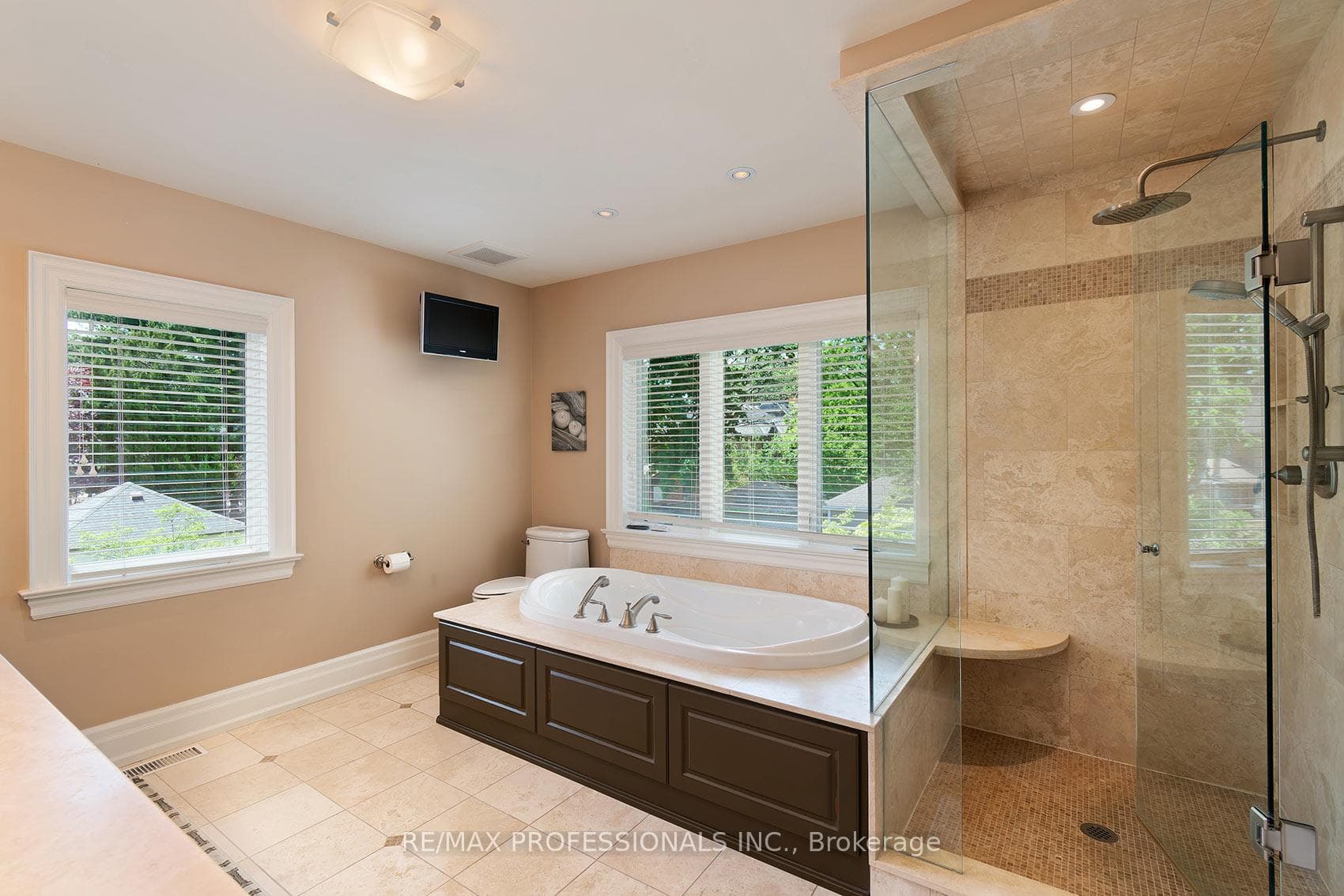 376 Prince Edward Drive photo 25