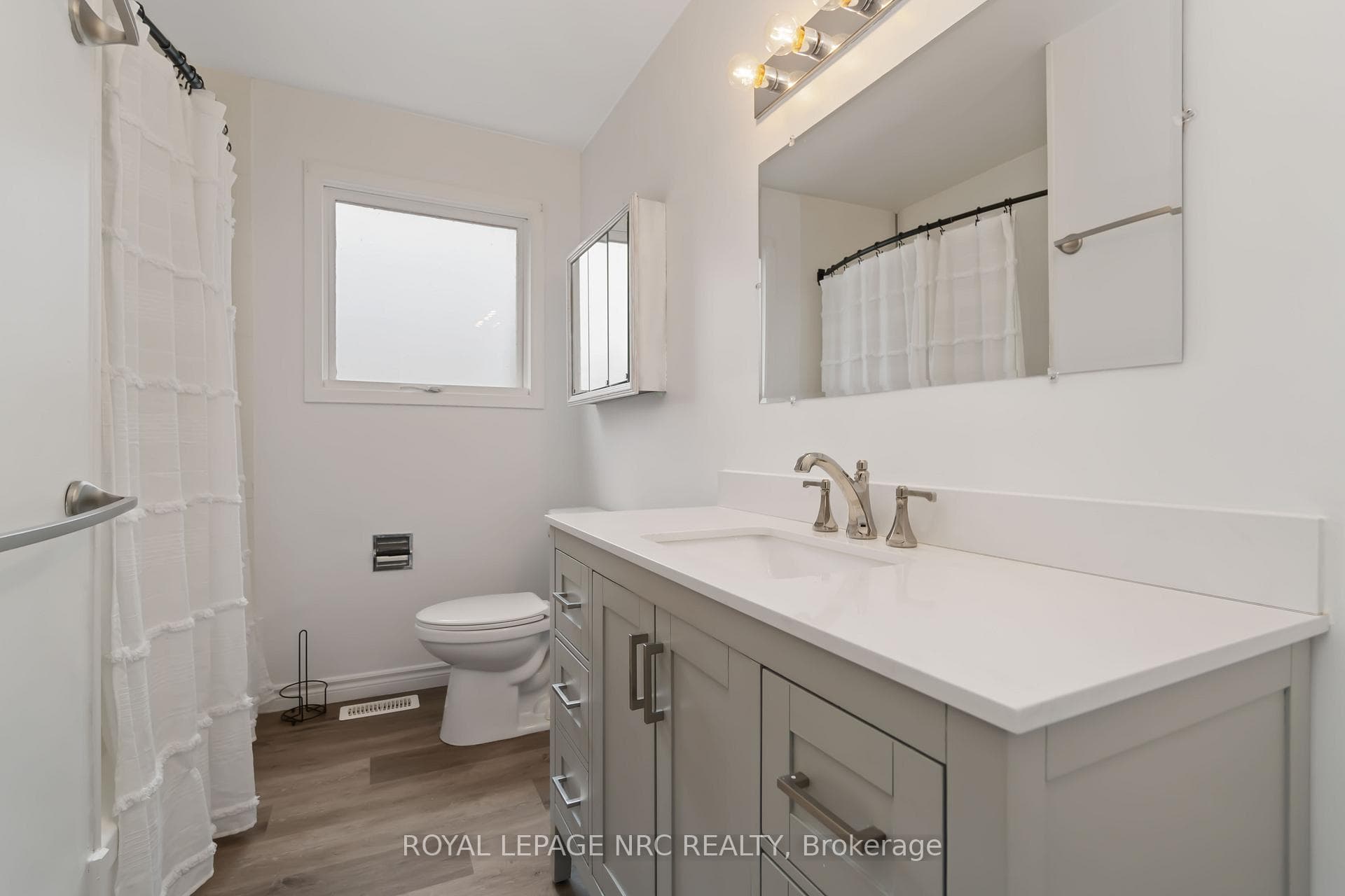 46 Lakeside Drive Unit Upper photo 12