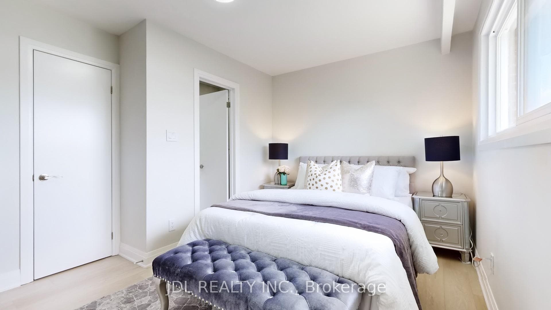 1294 Shamir Crescent photo 25