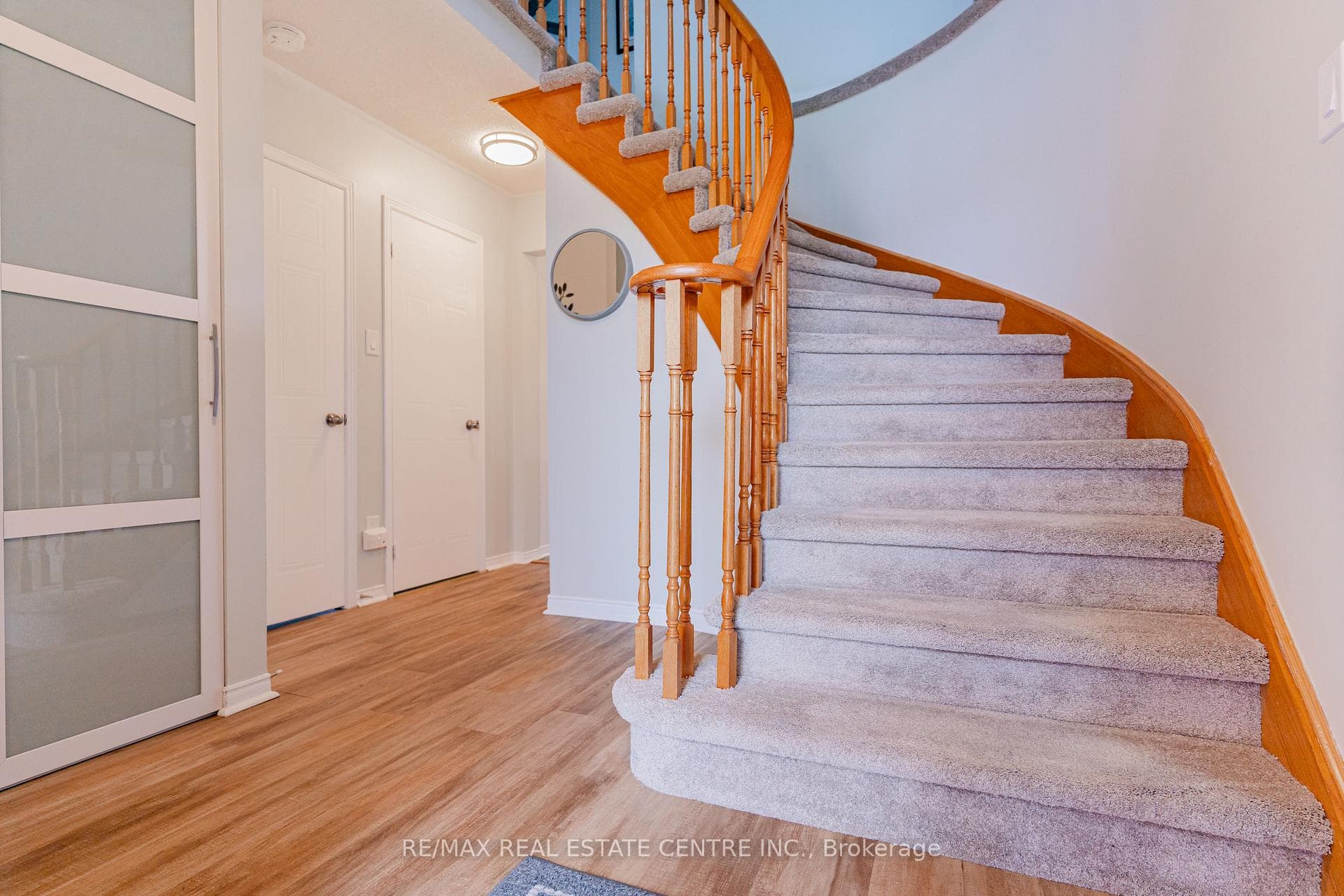 582 College Avenue photo 4