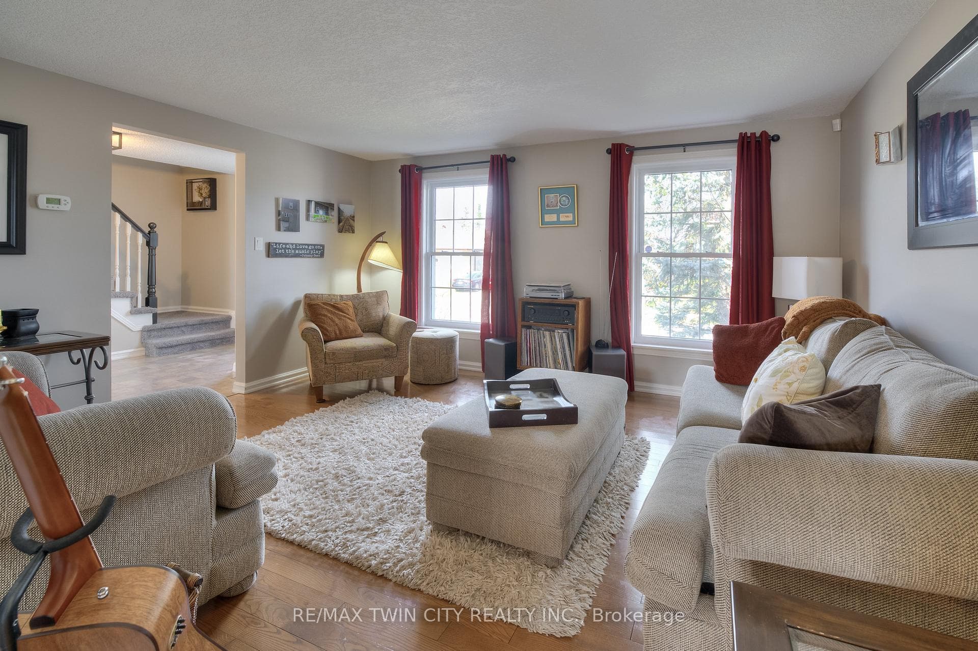 49 Hoddle Crescent photo 4