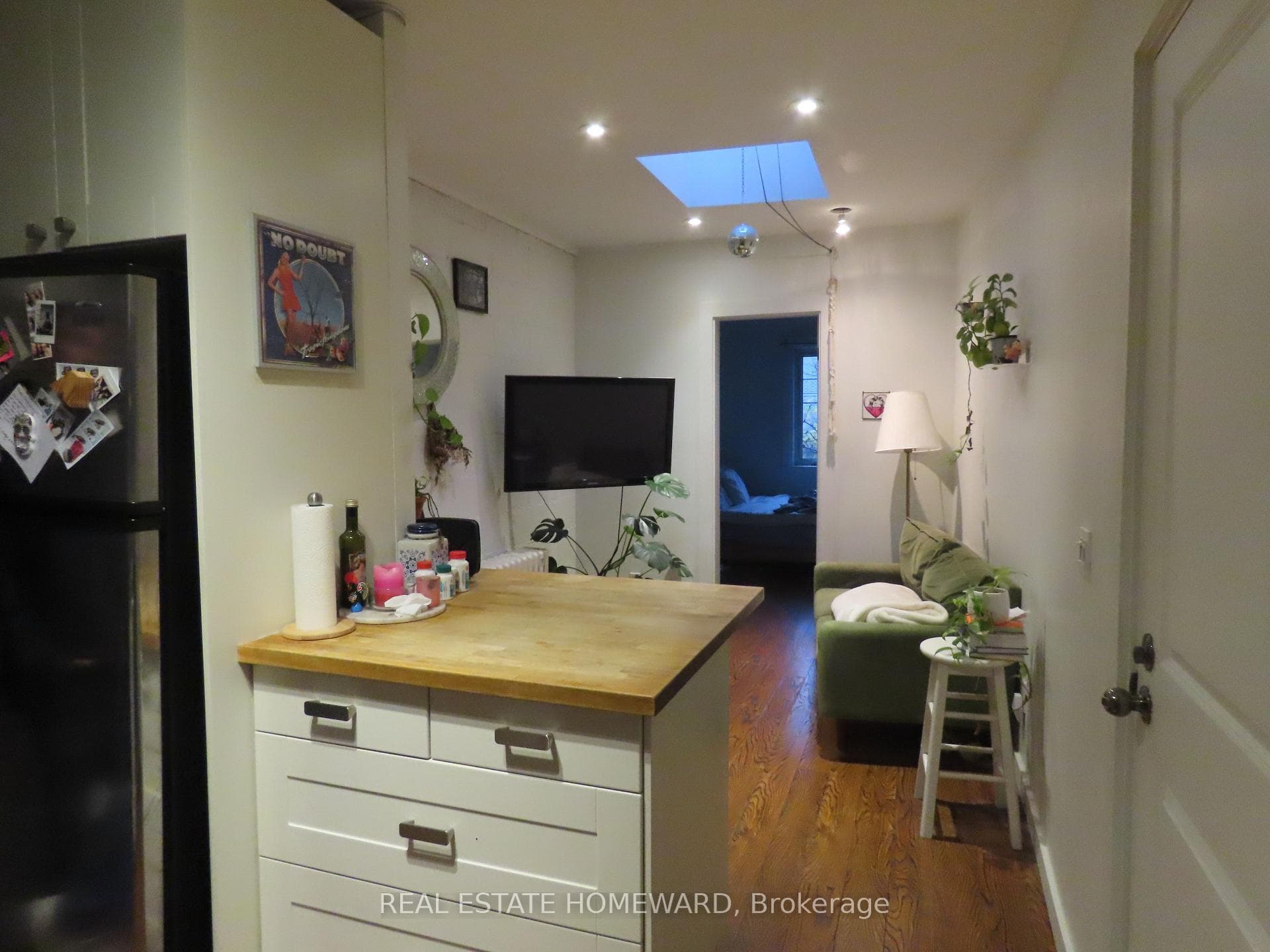 808 Dundas Street Unit 1 photo 2