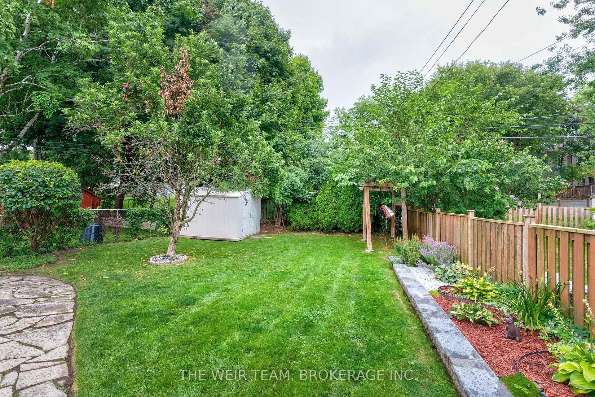 141 Harewood Avenue photo 36