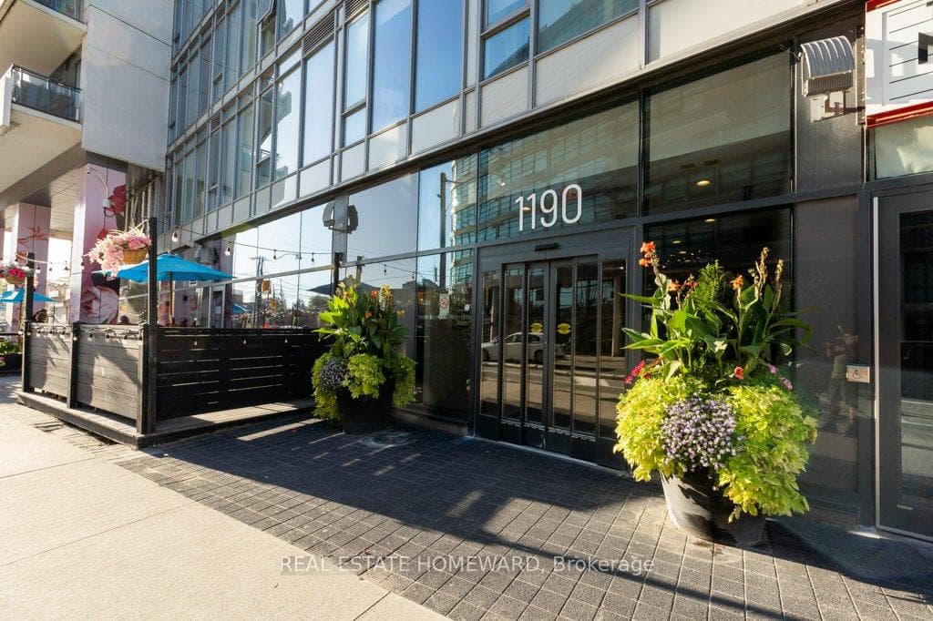 1190 Dundas Street Unit 809 photo 1