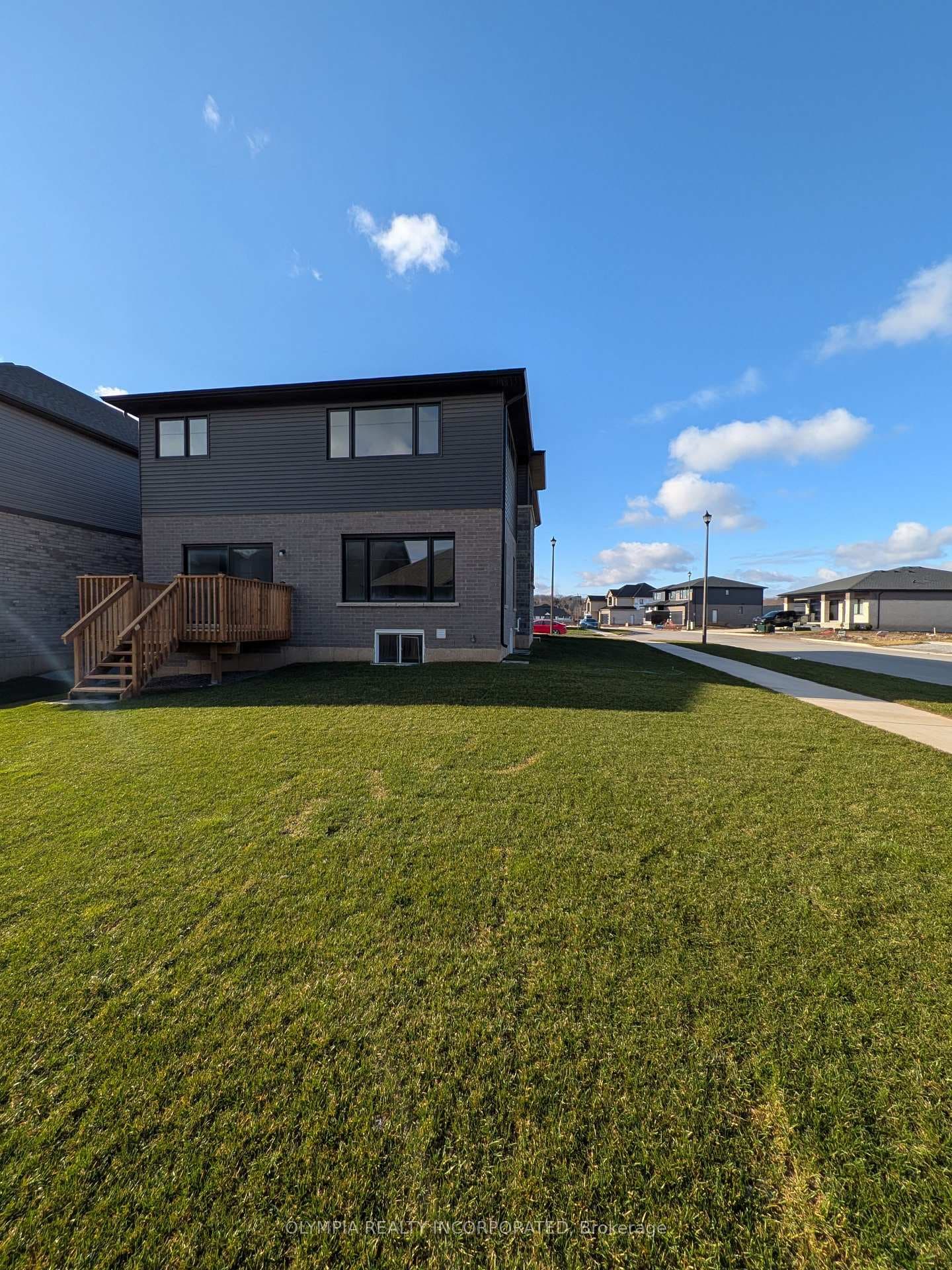 47 Samuel Avenue photo 2