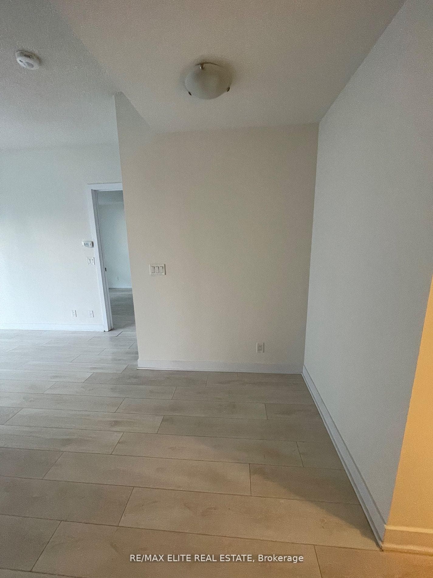 2221 Yonge Street Unit 1105 photo 5