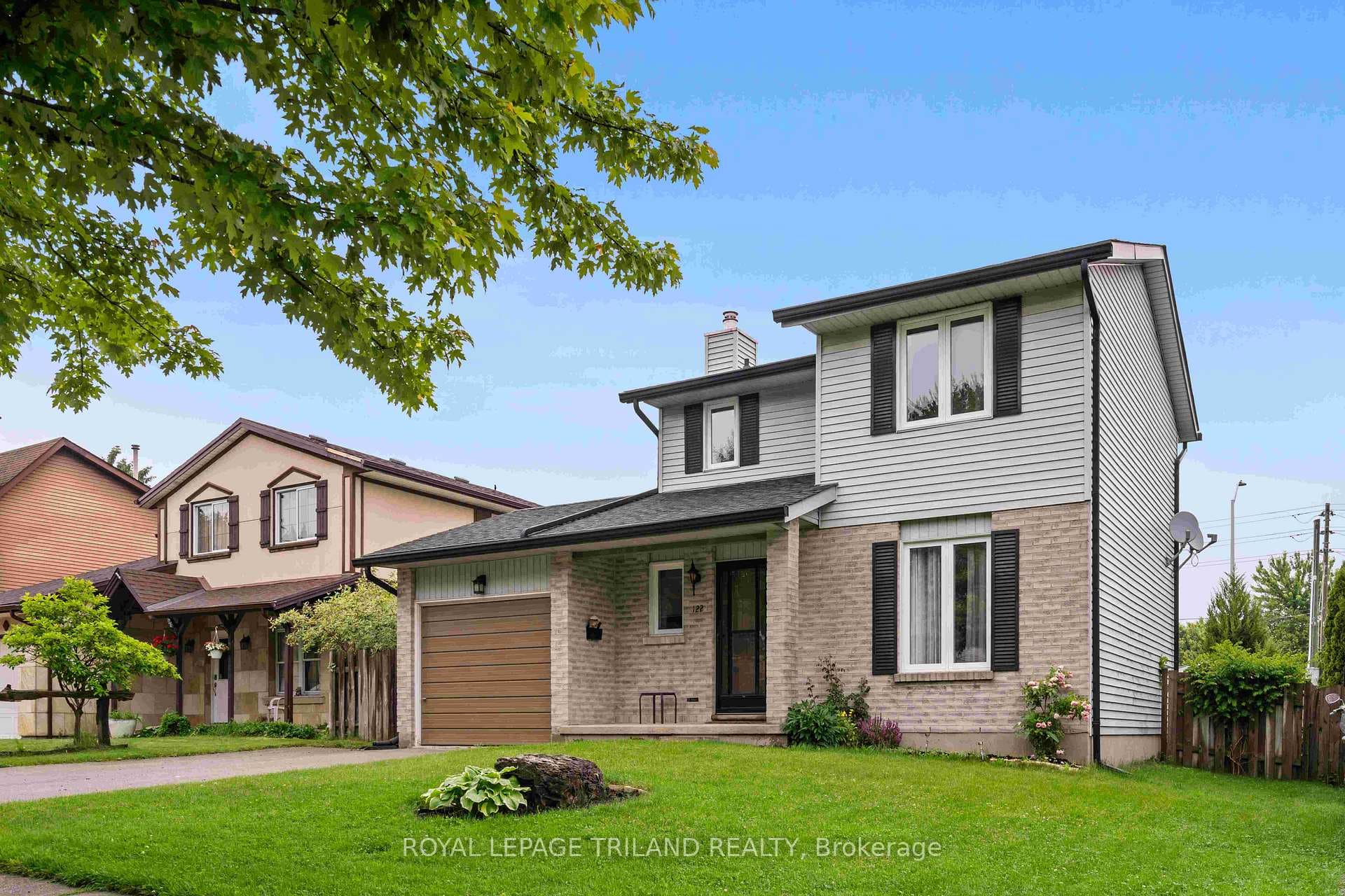 122 Acorn Crescent photo 1