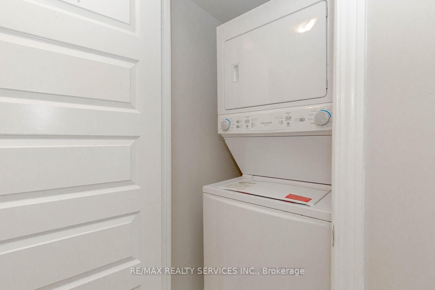 215 Queen Street Unit 808 photo 26