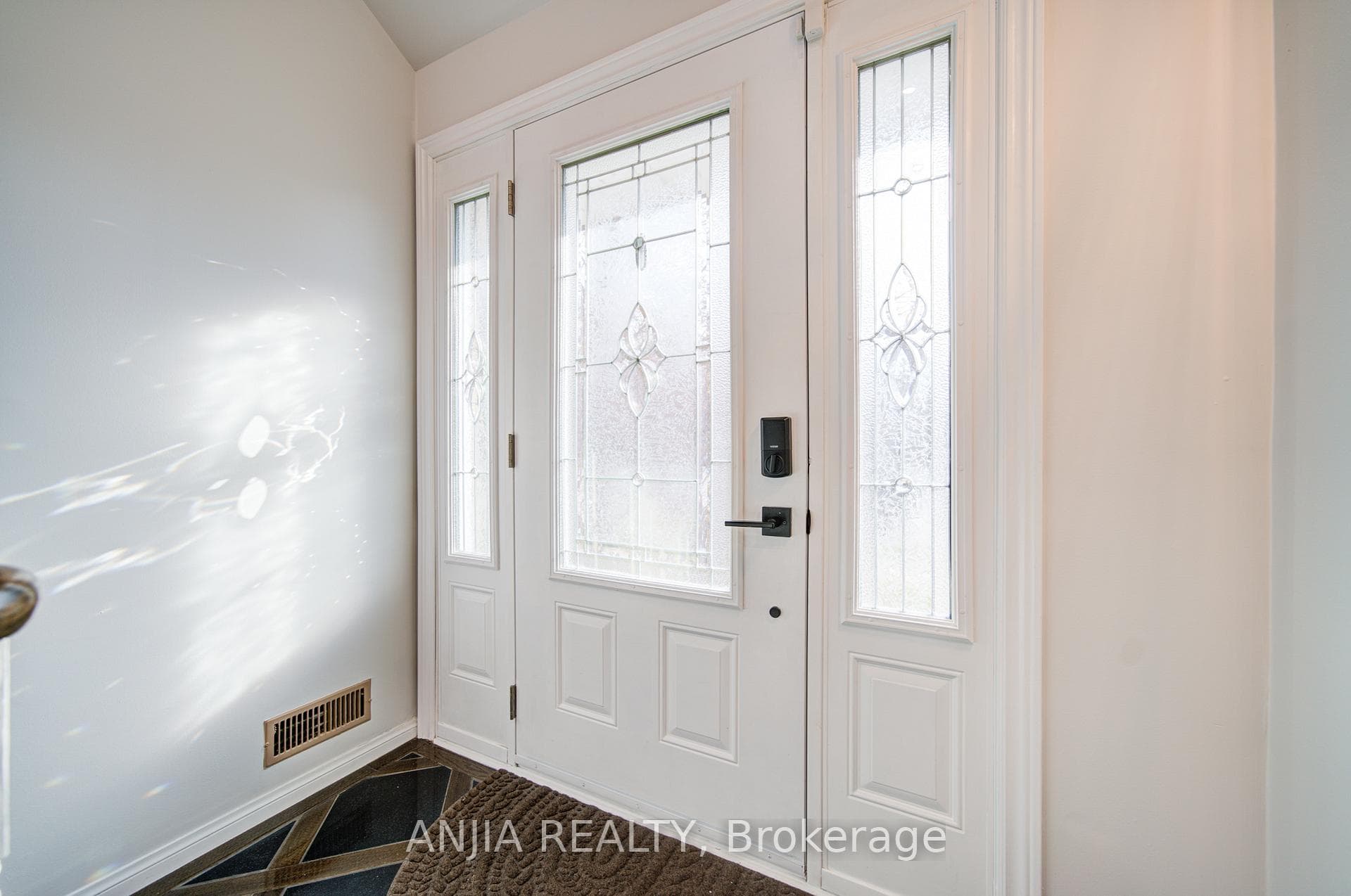 70 Briarwood Road photo 6