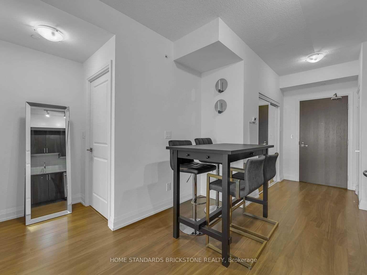 7171 Yonge Street Unit 605 photo 8