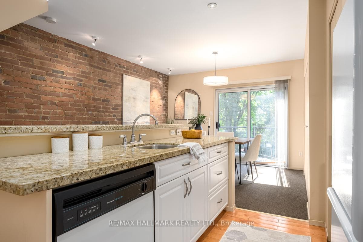 49 Harcourt Avenue photo 25