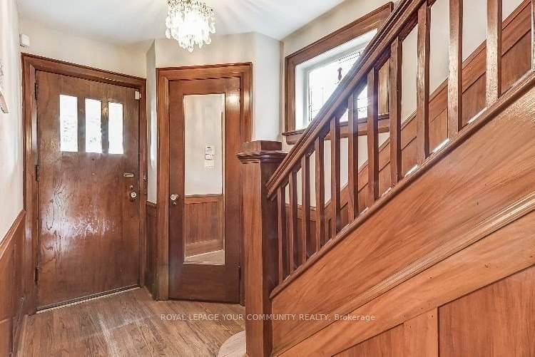 267 Westmount Avenue photo 4