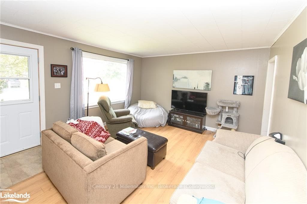 99 ROBINSON Street photo 3