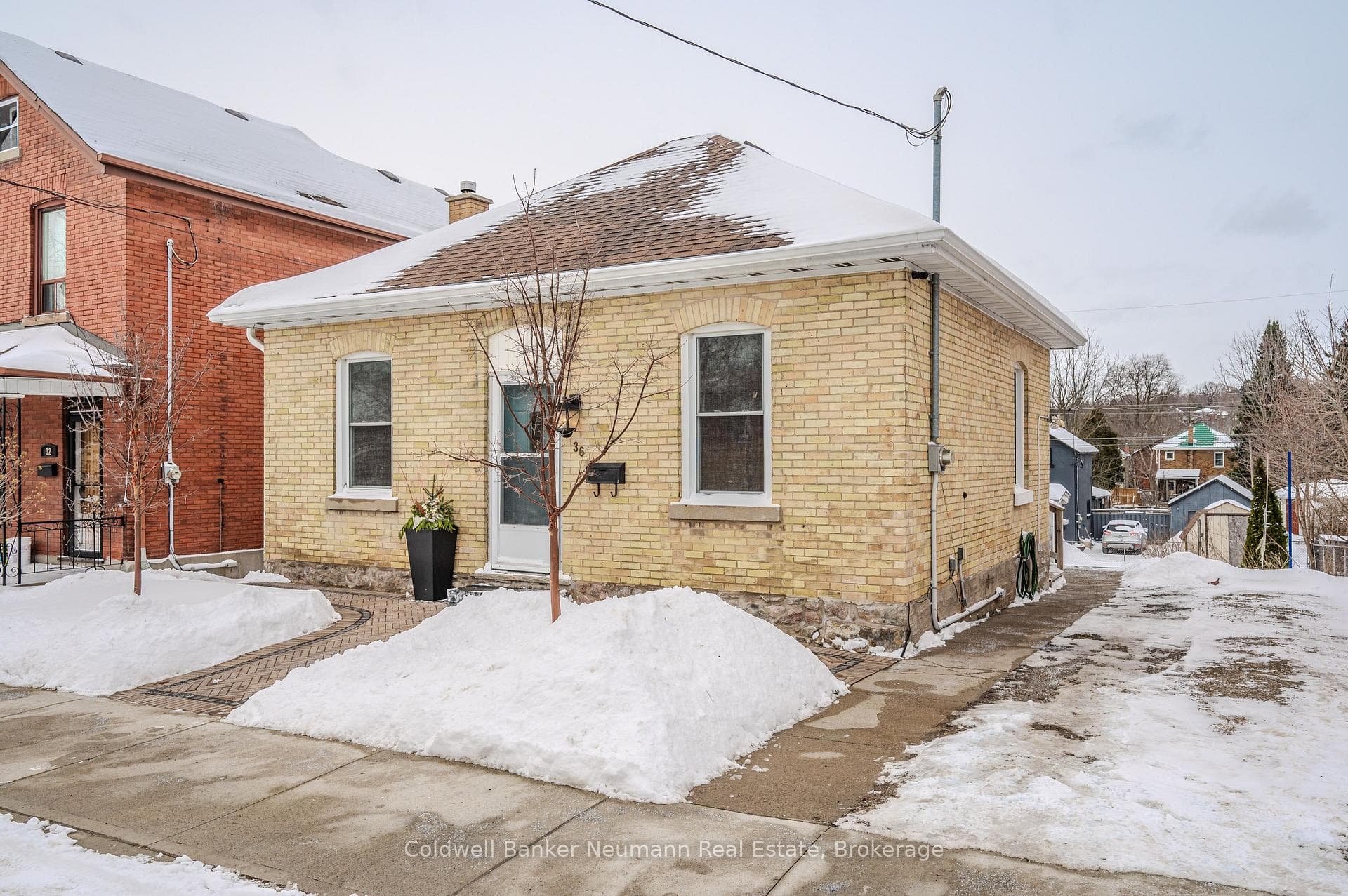 36 Manitoba Street photo 2