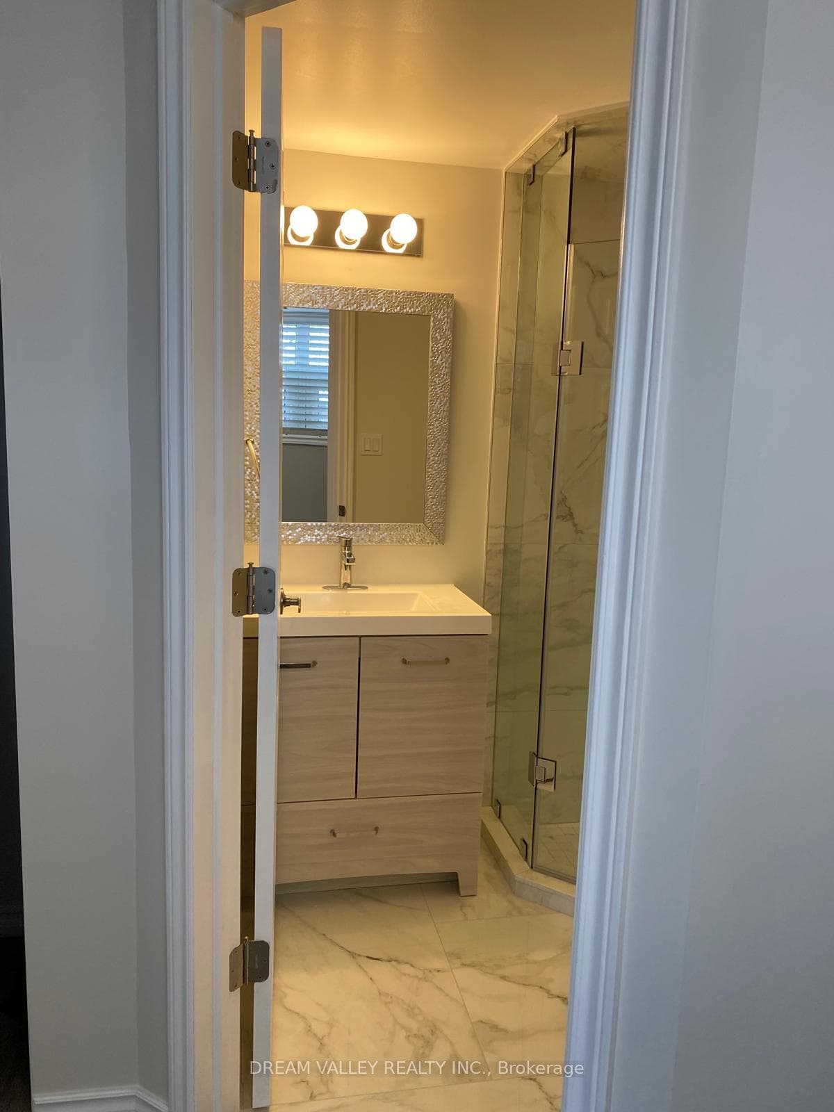 54 Angora Street photo 18
