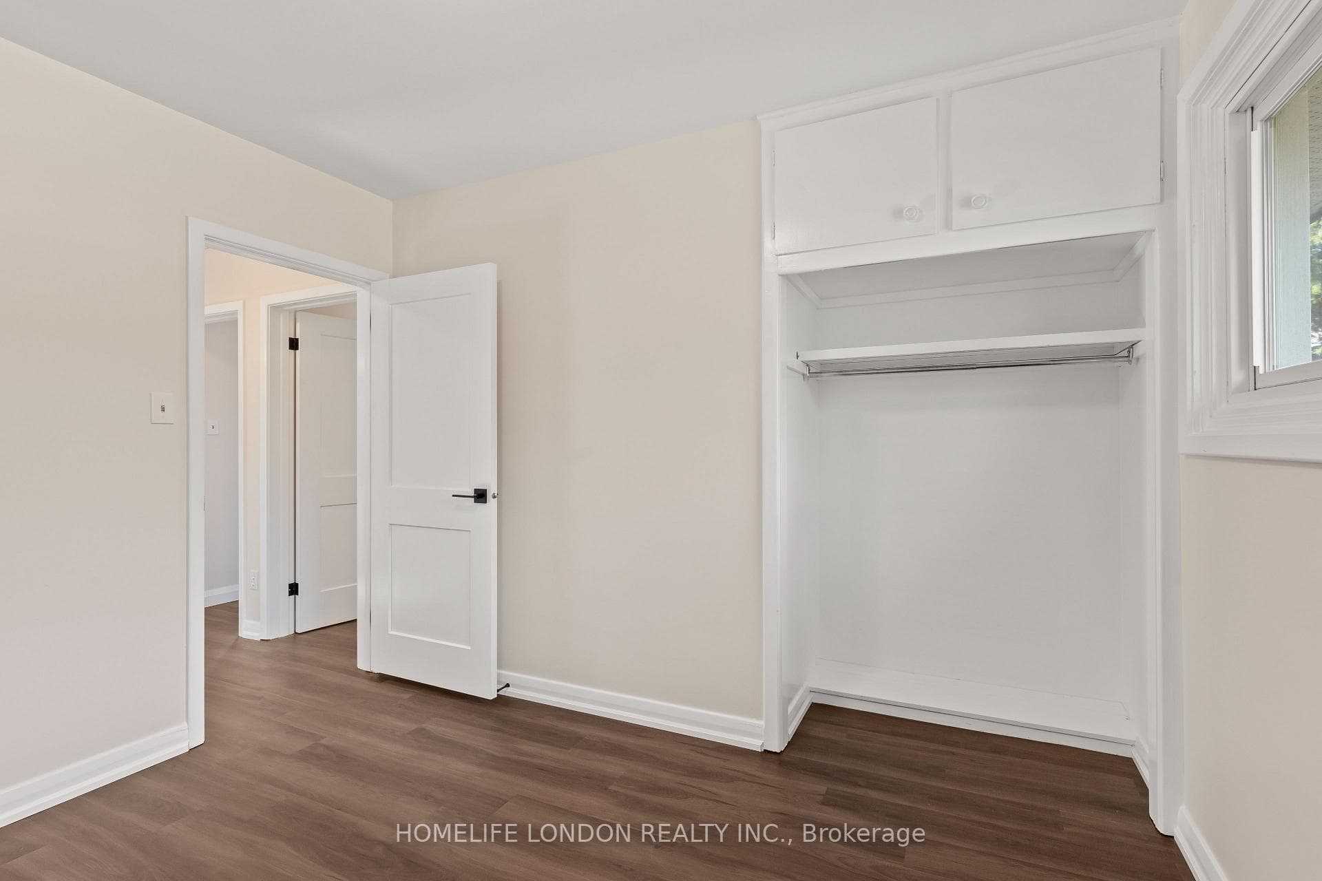 163 Centre Street photo 22