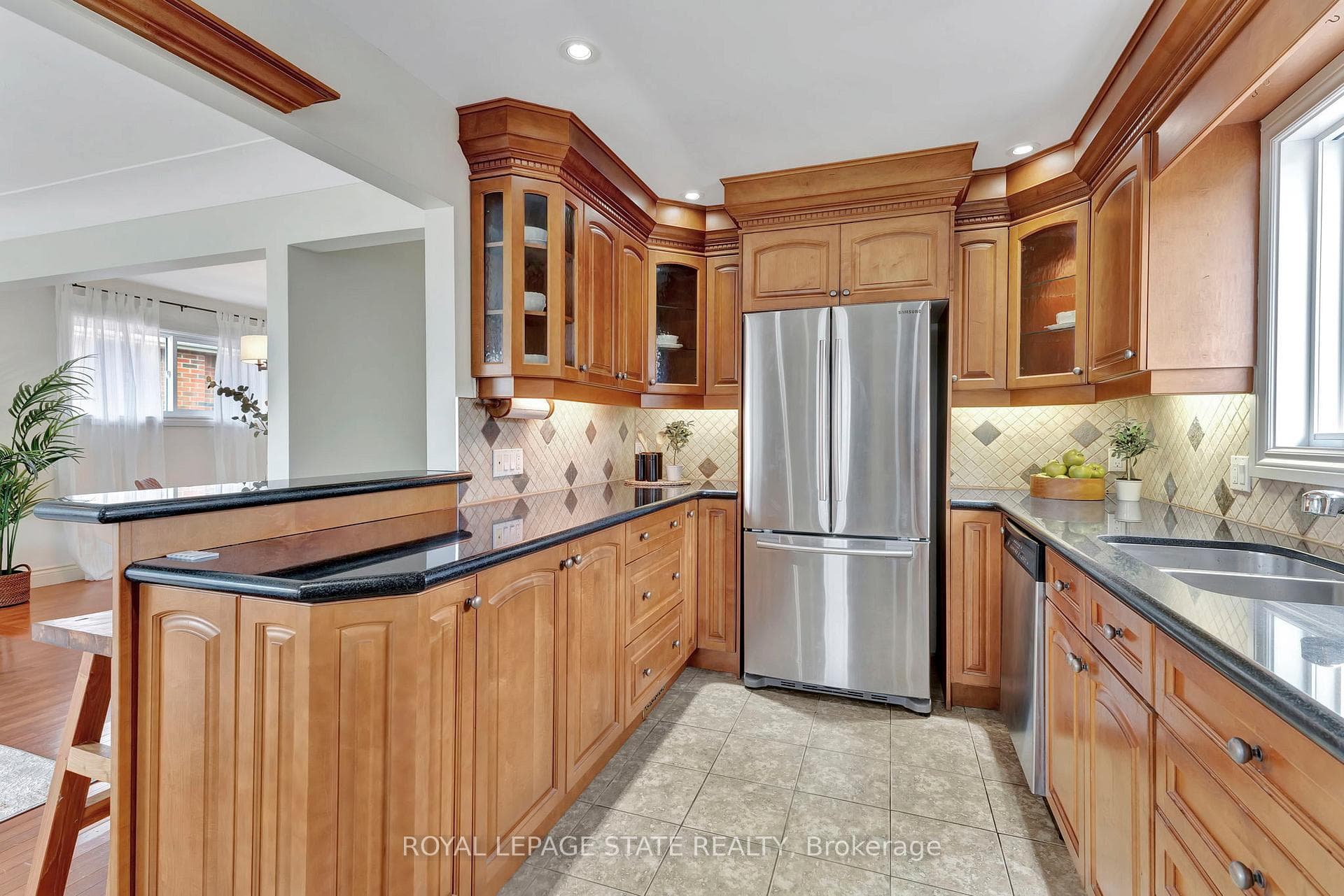 411 East 15th Street photo 6
