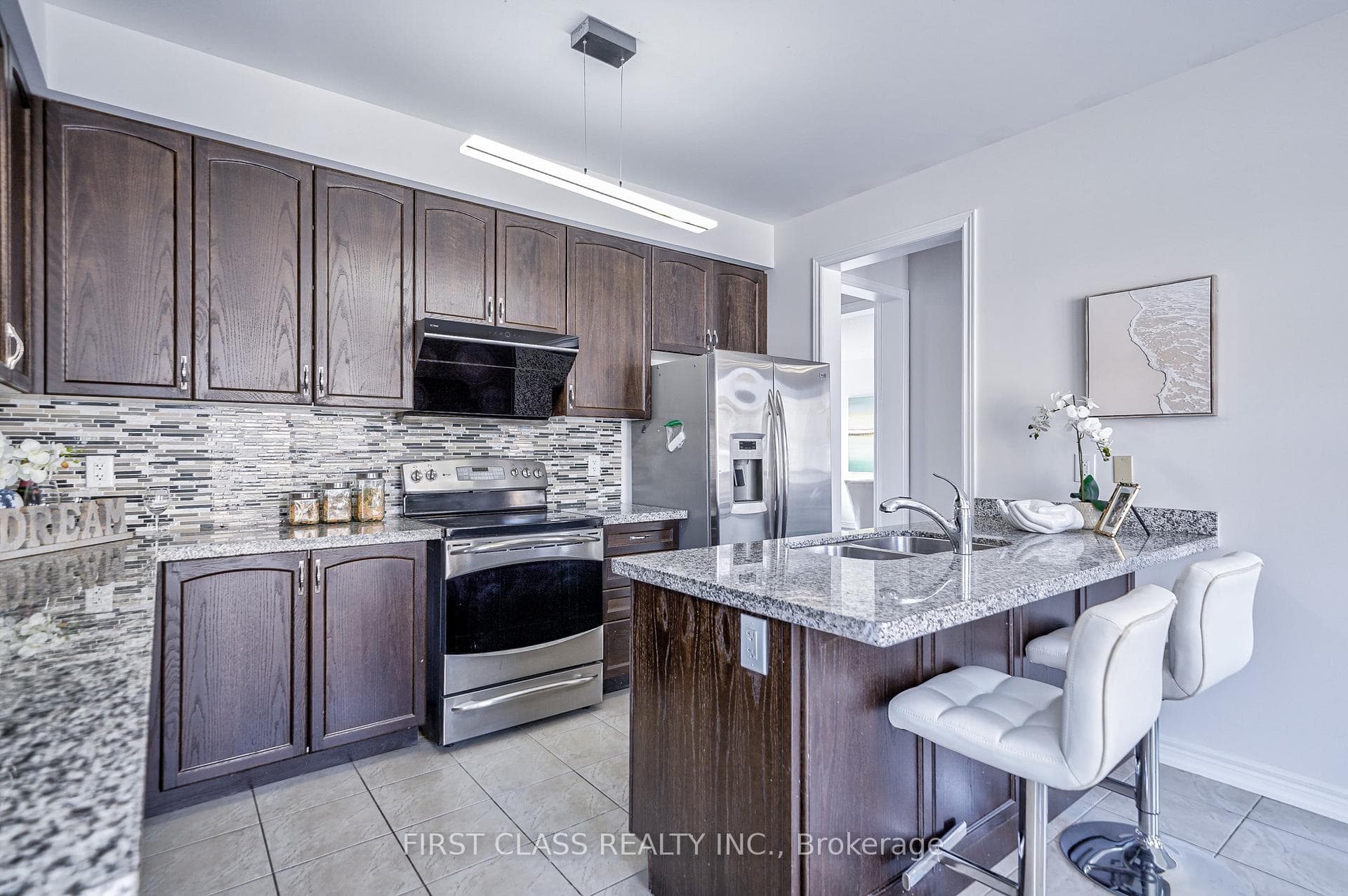 31 HYACINTH Street photo 9