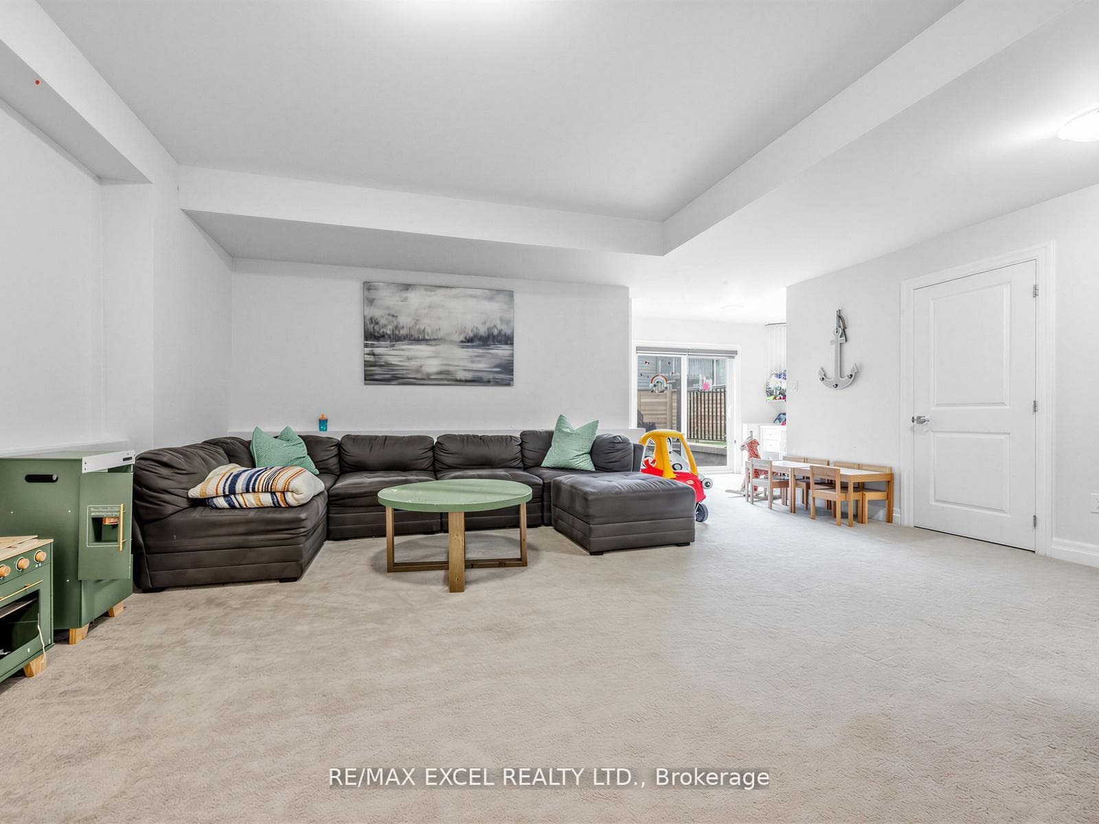1454 Stovell Crescent photo 30